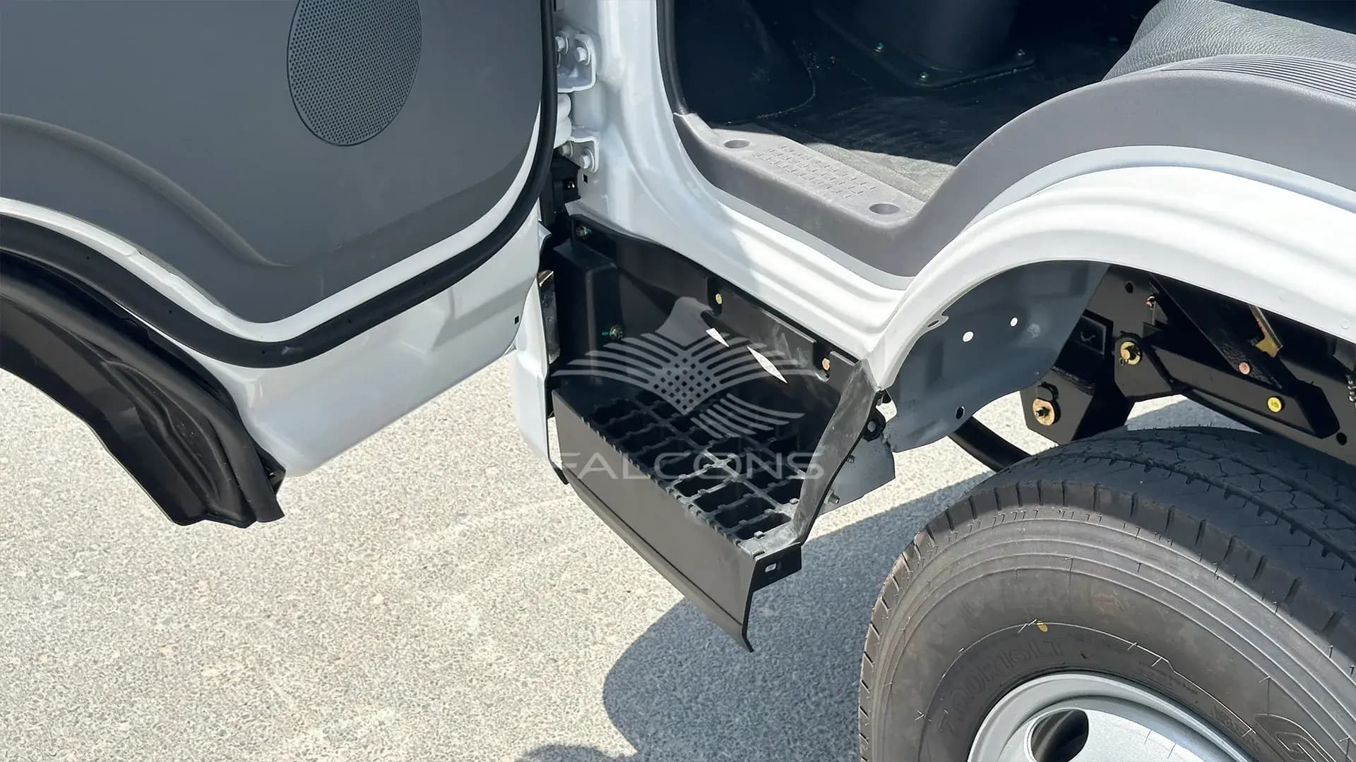 2771CC 2WD ISUZU ENGINE 3T PAYLOAD CARGO MT - Image 17