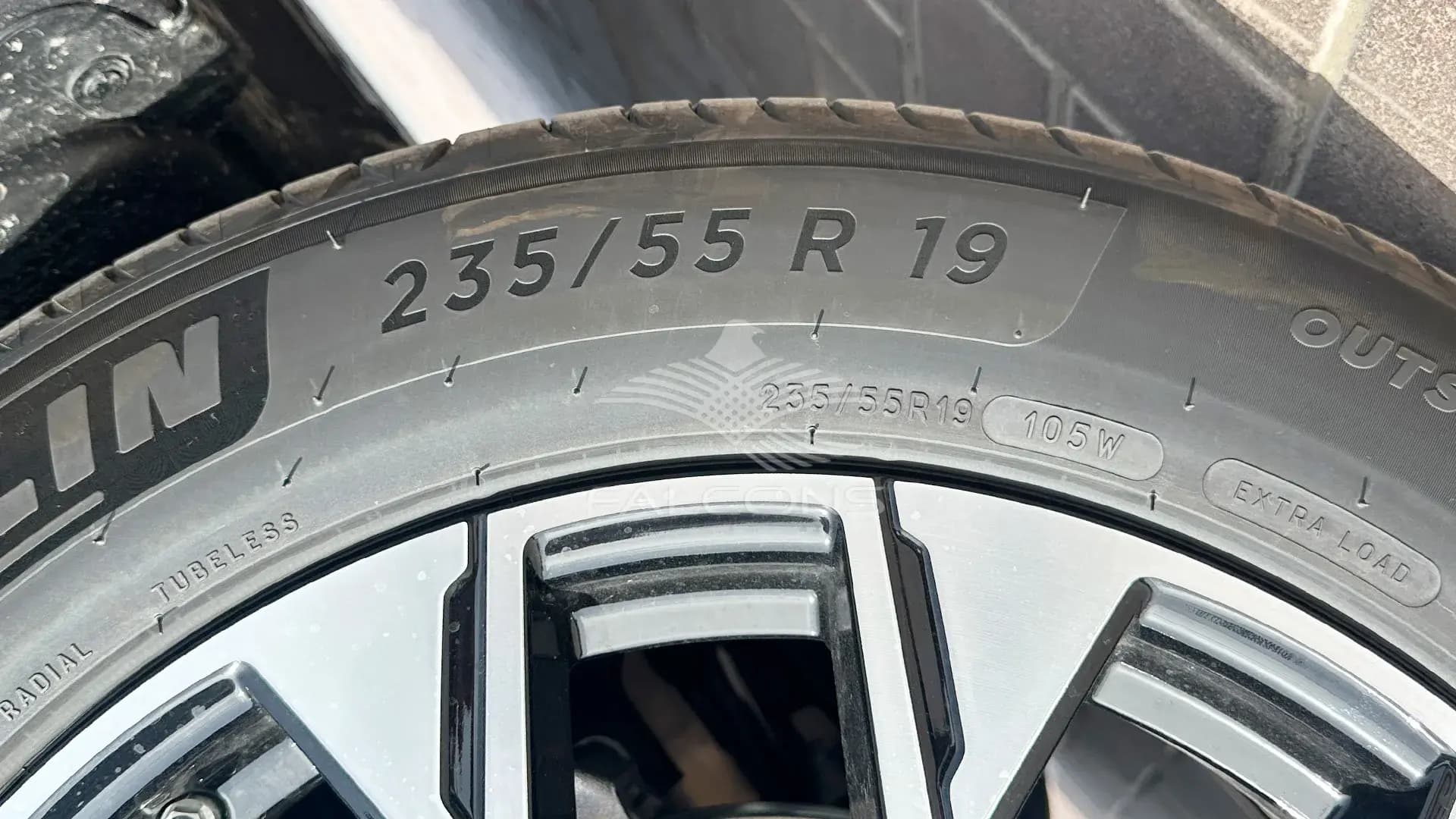 2.0L 300 4MATIC AT Coupe - Image 9