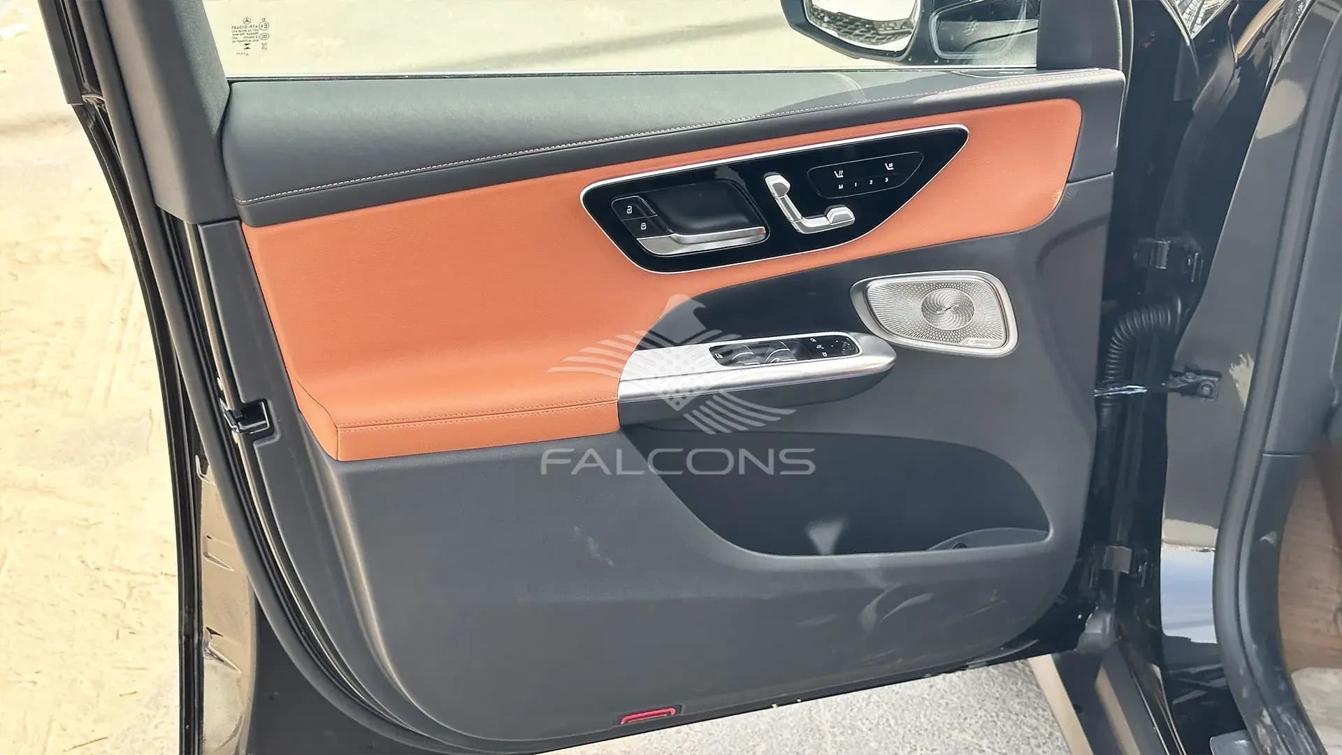 2.0L 300 4MATIC AT Coupe - Image 10