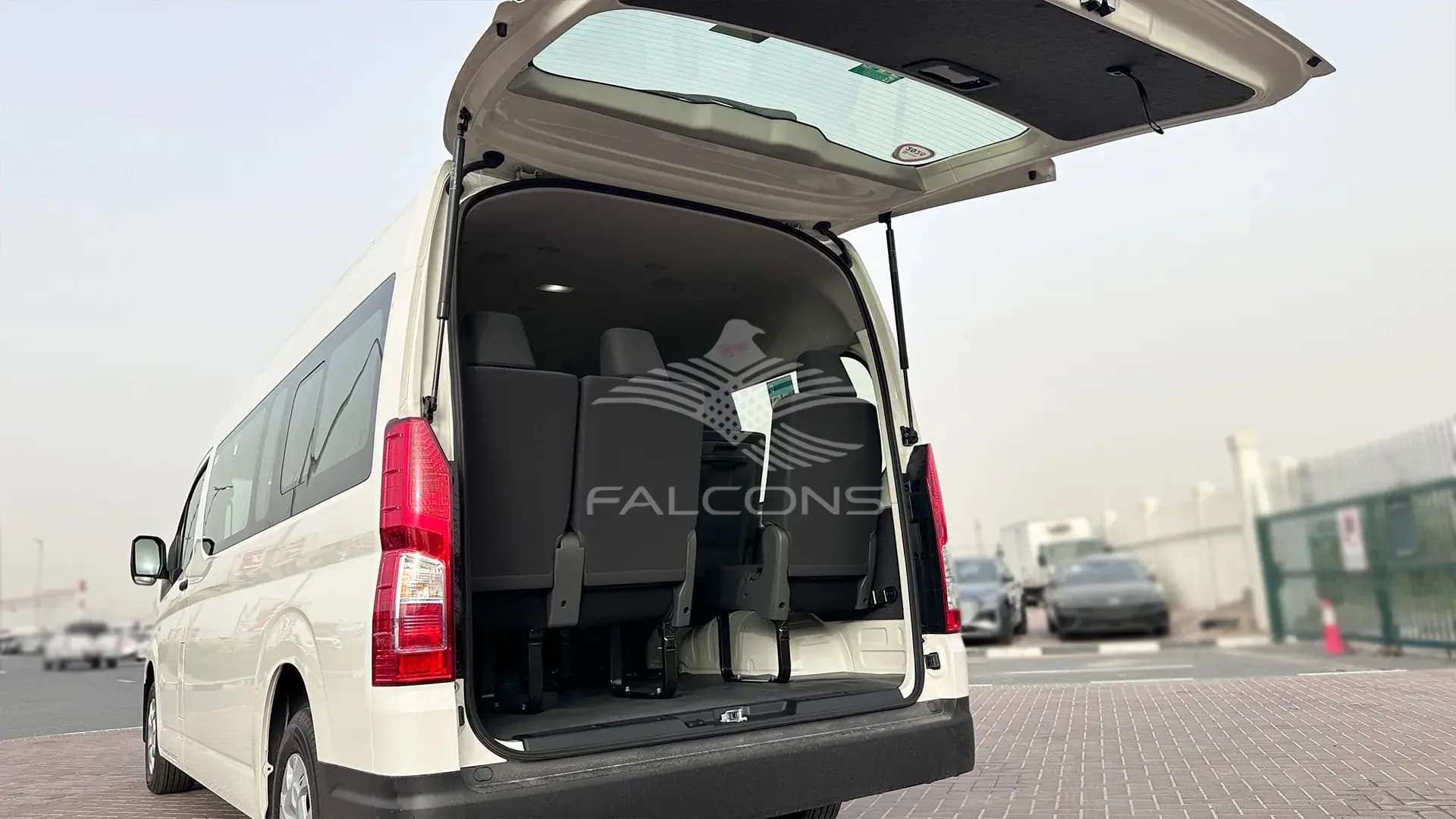 3.5L 6 Cylinders 13 seater 6AT - Image 17