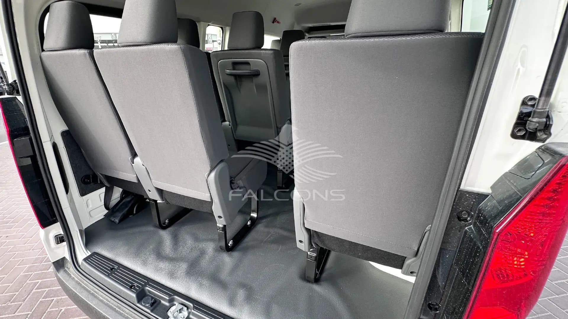 3.5L 6 Cylinders 13 seater 6AT - Image 16