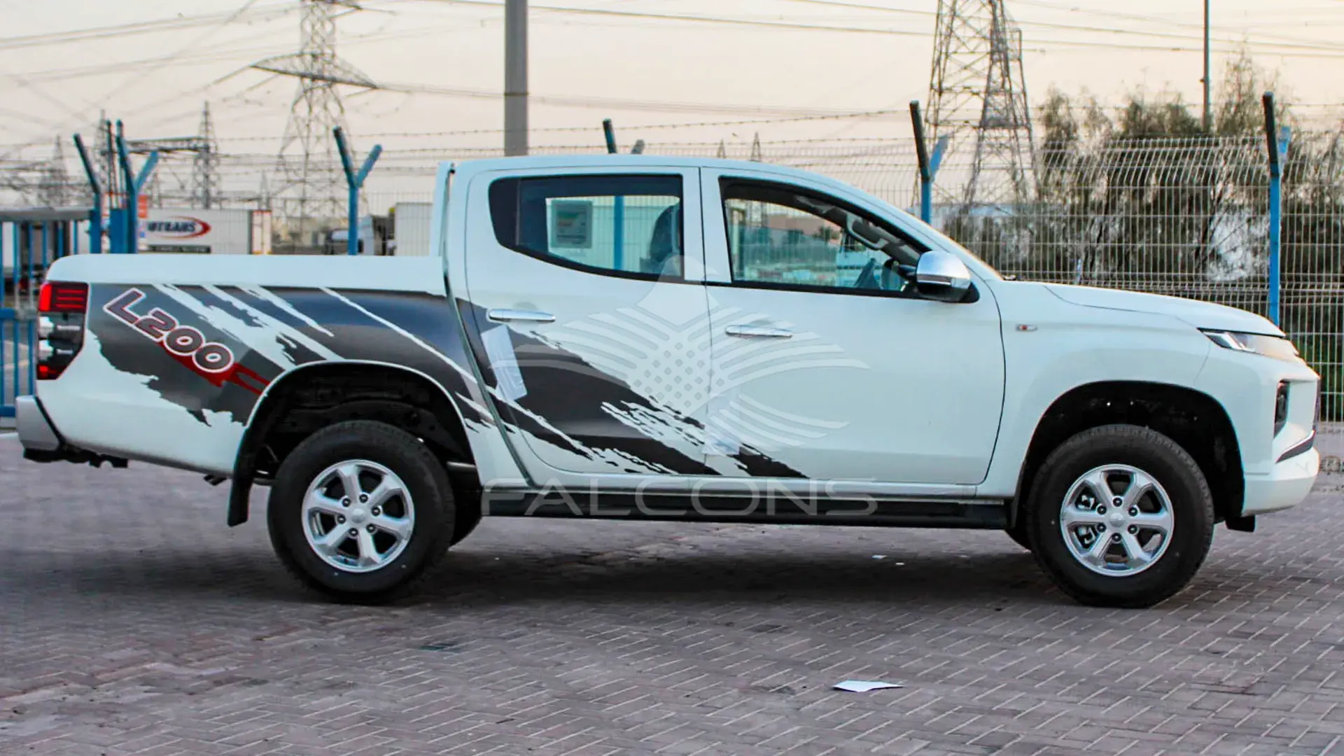2.5L 4WD CHROME P DC 4WD MT - Image 7