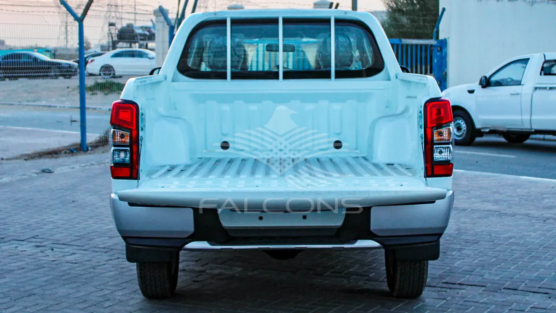 2.5L 4WD CHROME P DC 4WD MT - Image 10