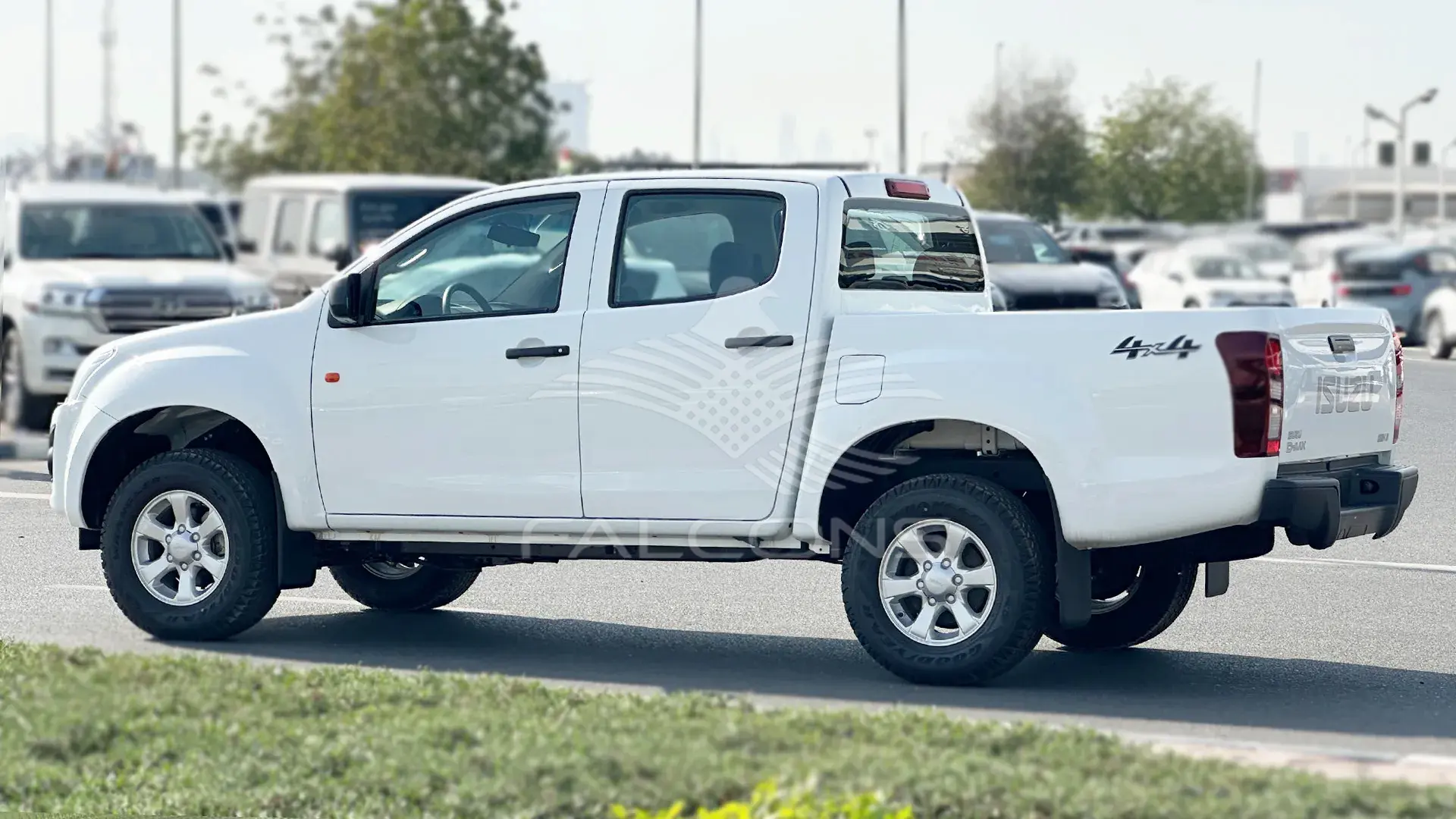 2.5L D DC 4x4 PWR A/W MID MT - Image 2