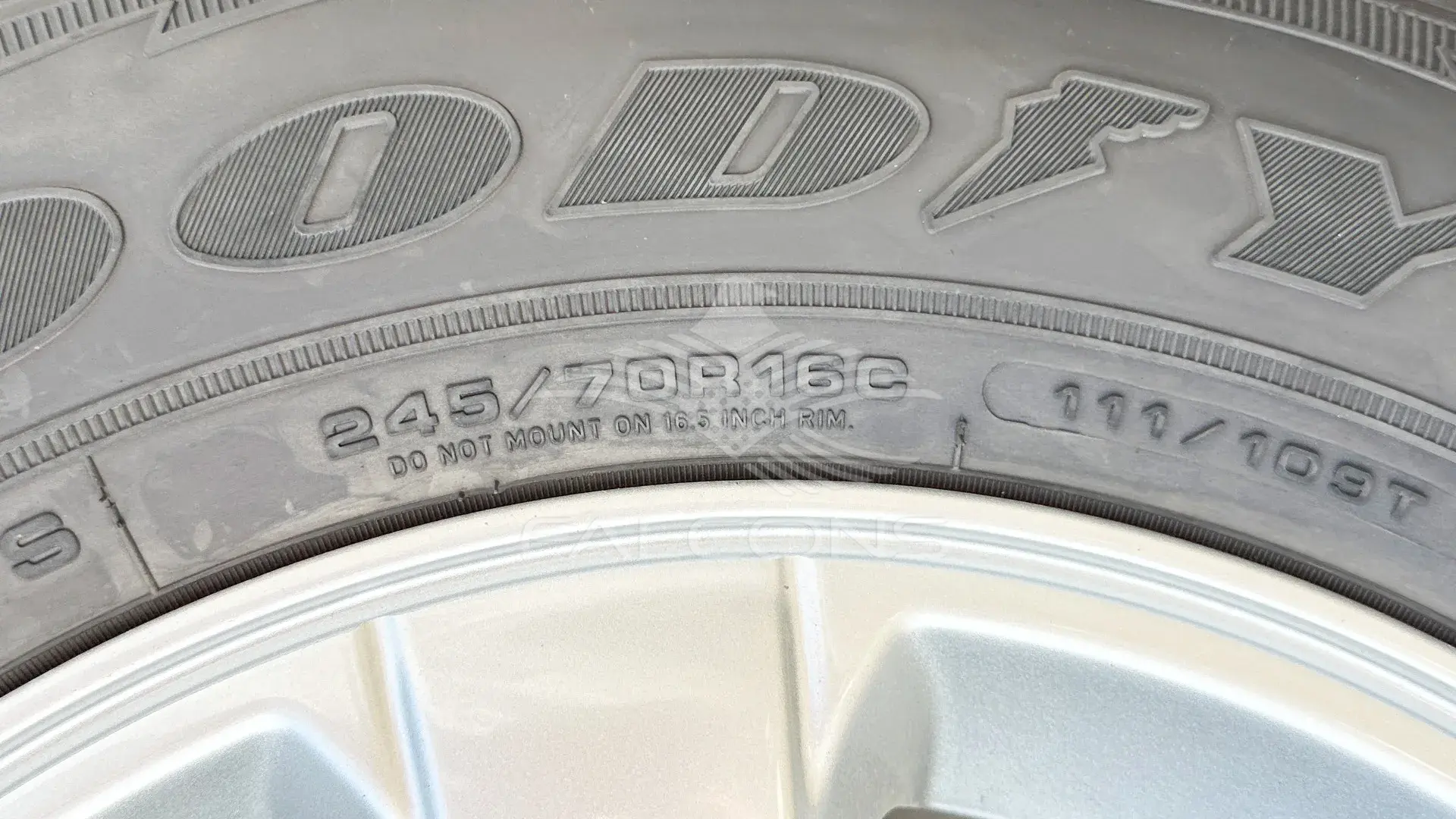 2.5L D DC 4x4 PWR A/W MID MT - Image 8