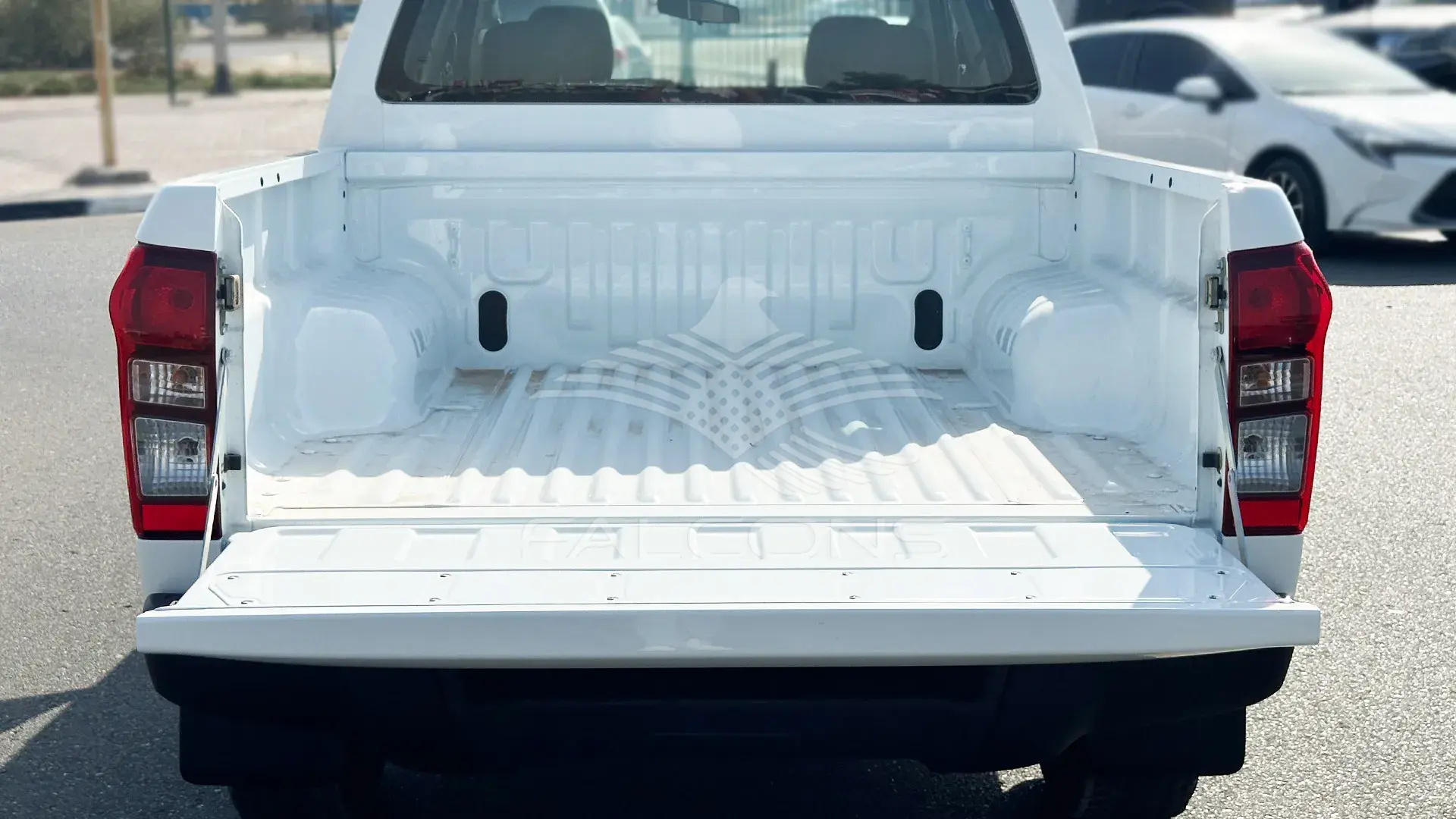 2.5L D DC 4x4 PWR A/W MID MT - Image 19