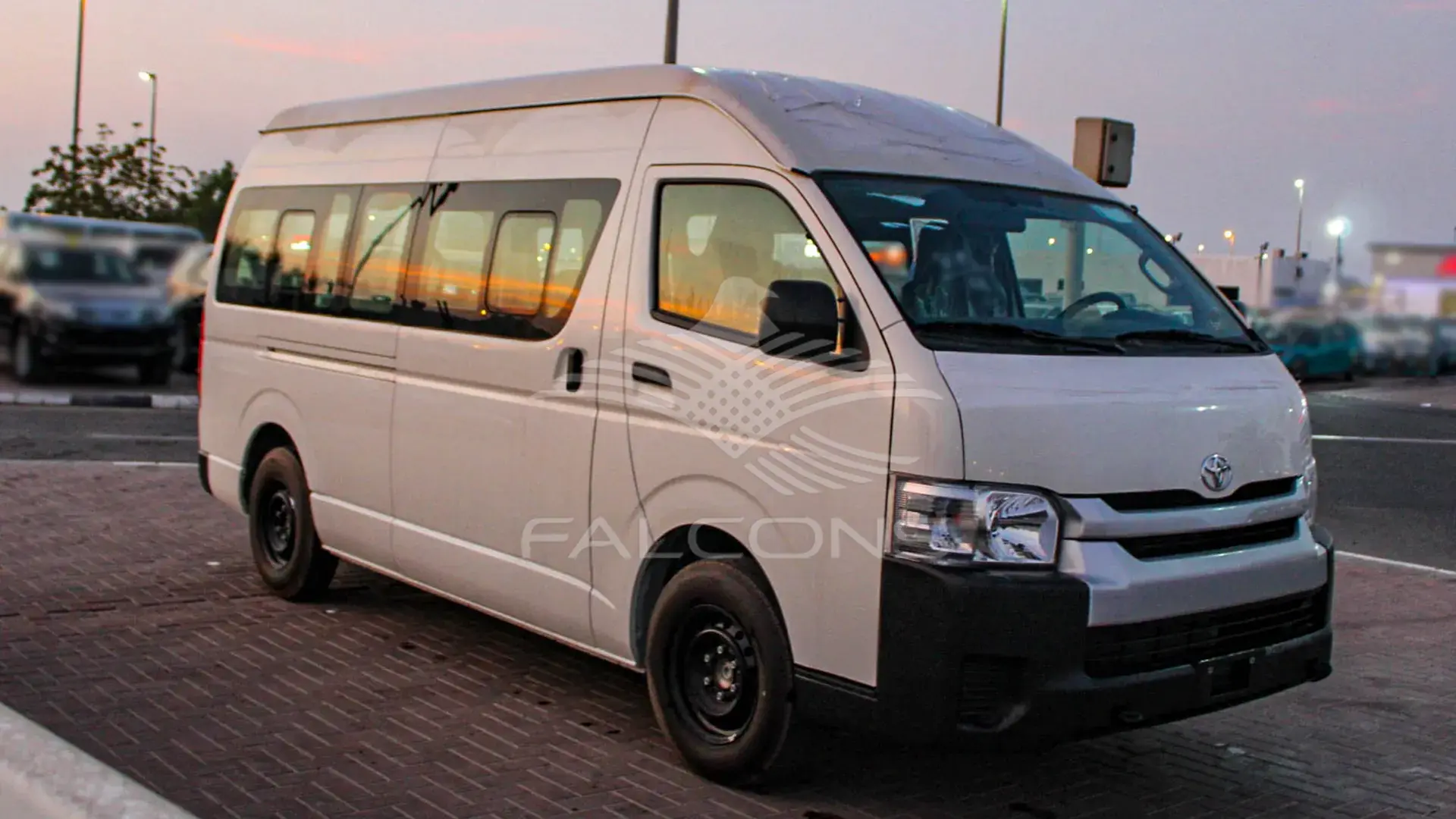 2.5L DLX Wide AC VAN MT - Image 7
