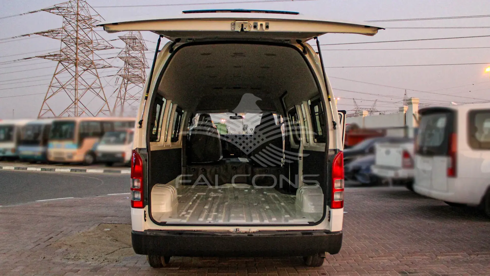 2.5L DLX Wide AC VAN MT - Image 9