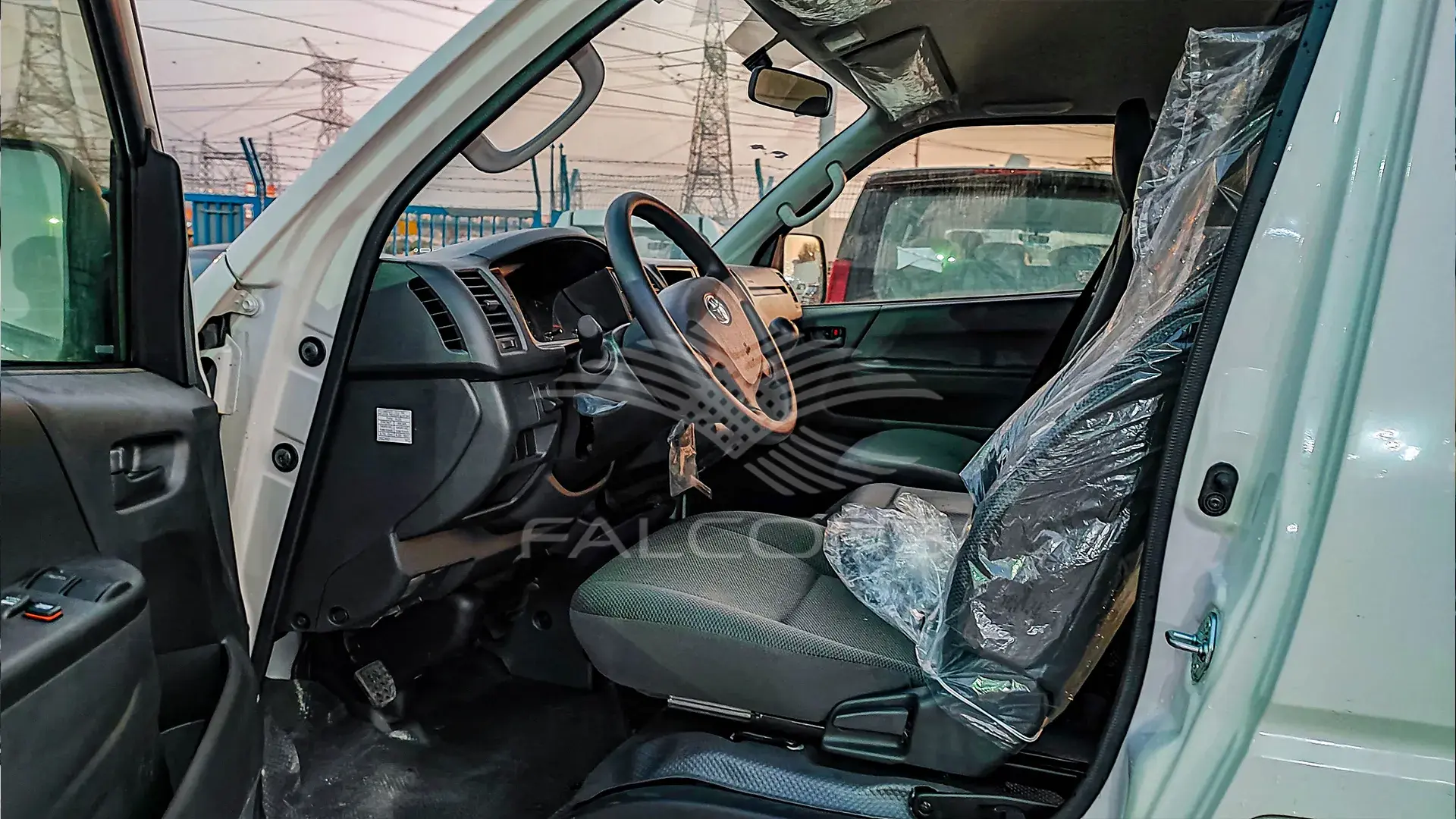 2.5L DLX Wide AC VAN MT - Image 11
