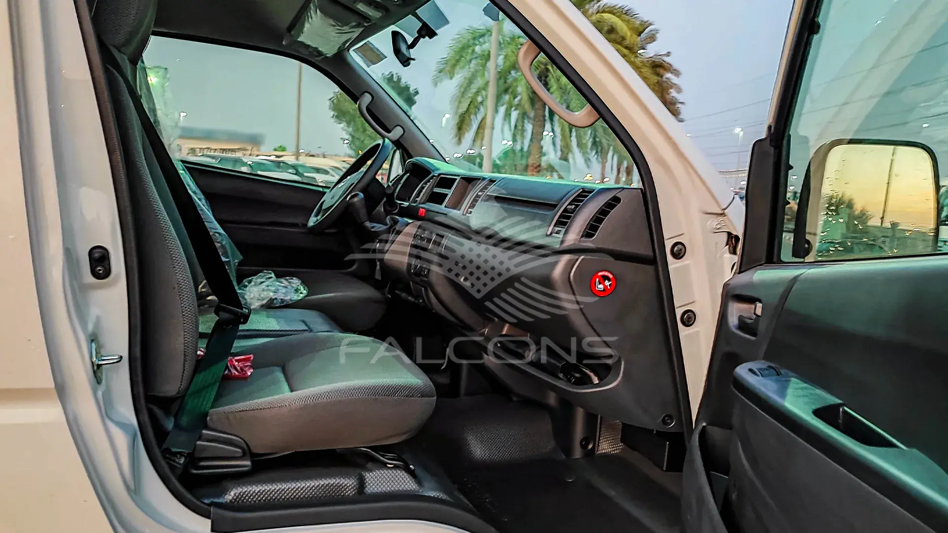 2.5L DLX Wide AC VAN MT - Image 12