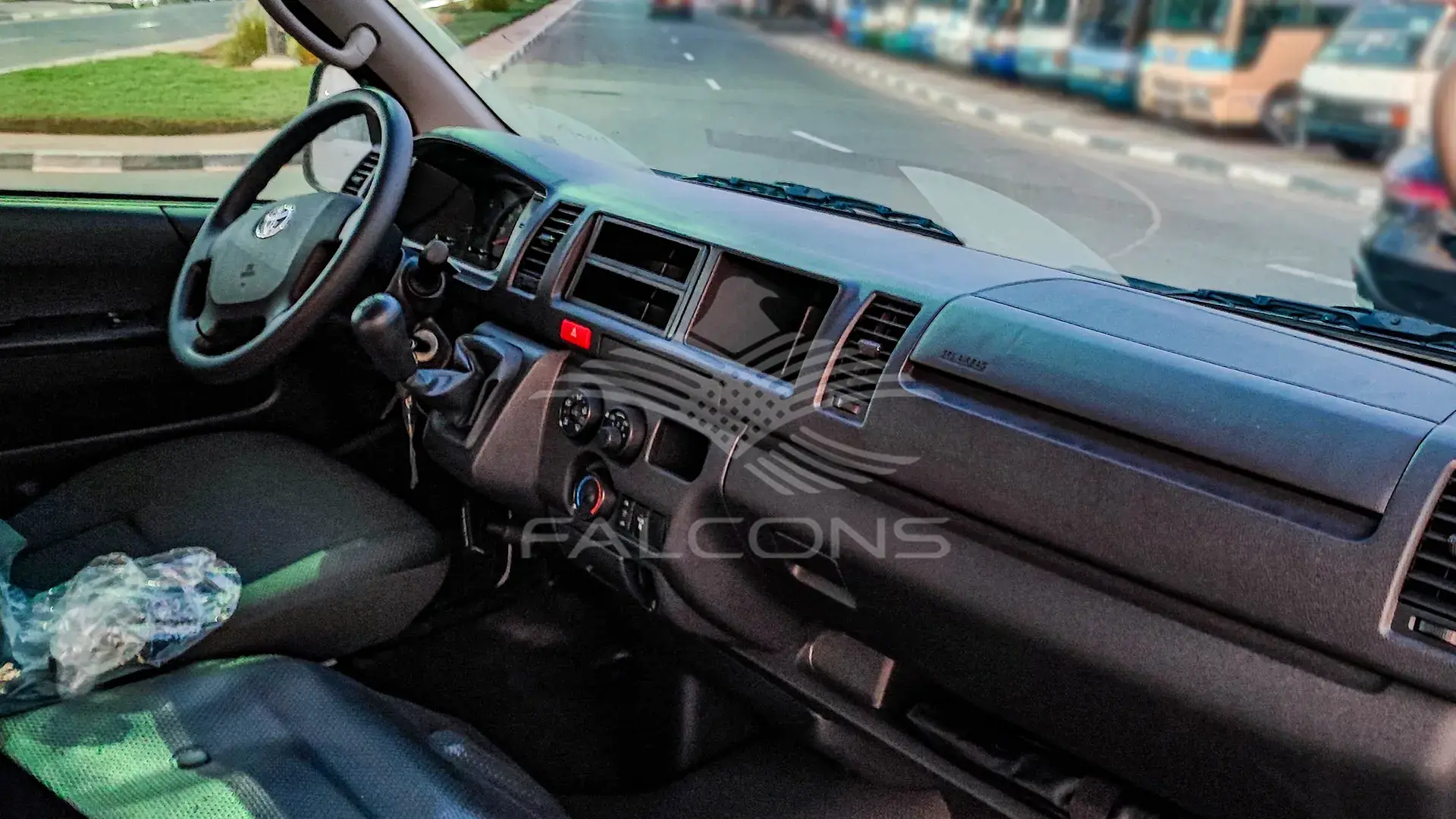 2.5L DLX Wide AC VAN MT - Image 15