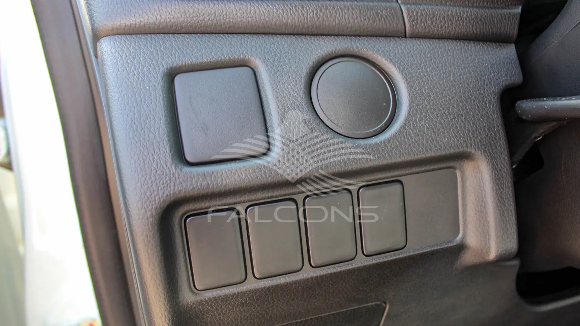 2.5L MT 2023 - Image 19