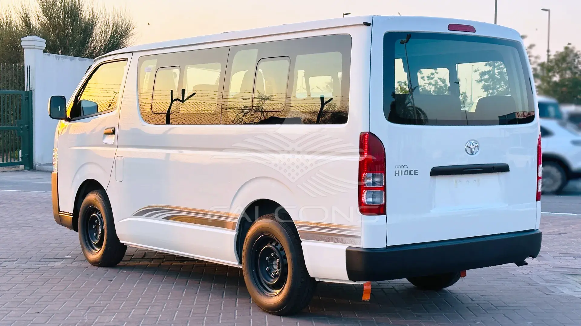 2.5L STD ROOF MT WITH AC - Image 2