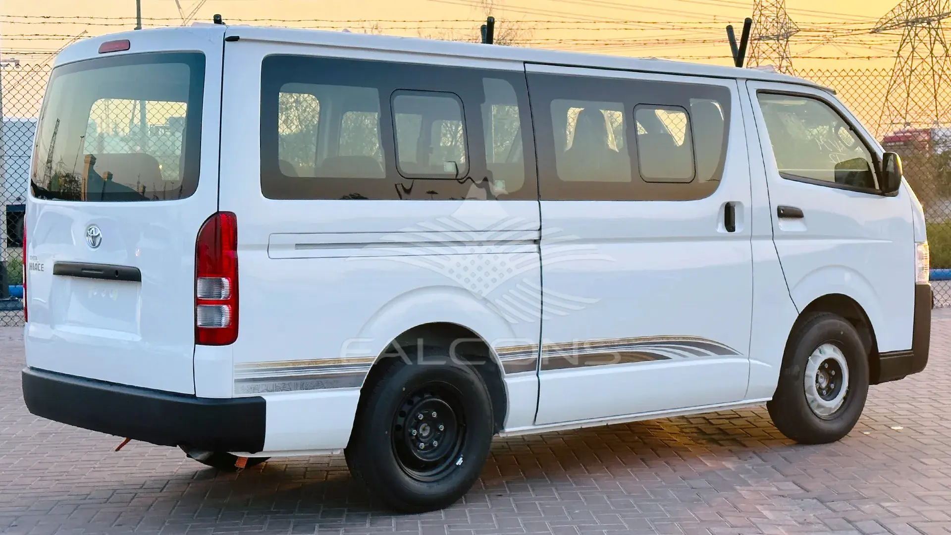 2.5L STD ROOF MT WITH AC - Image 4