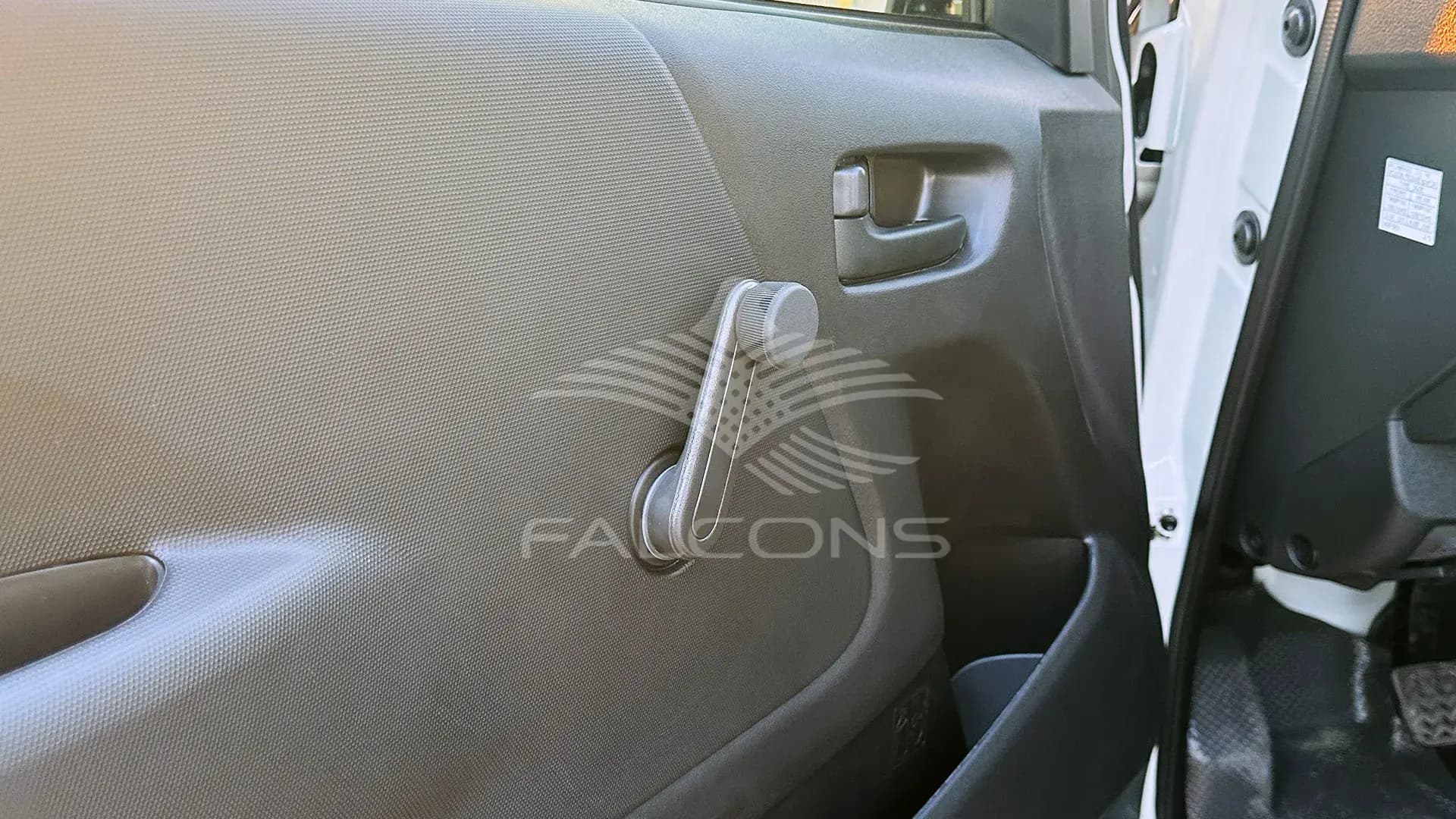 2.5L STD ROOF MT WITH AC - Image 11