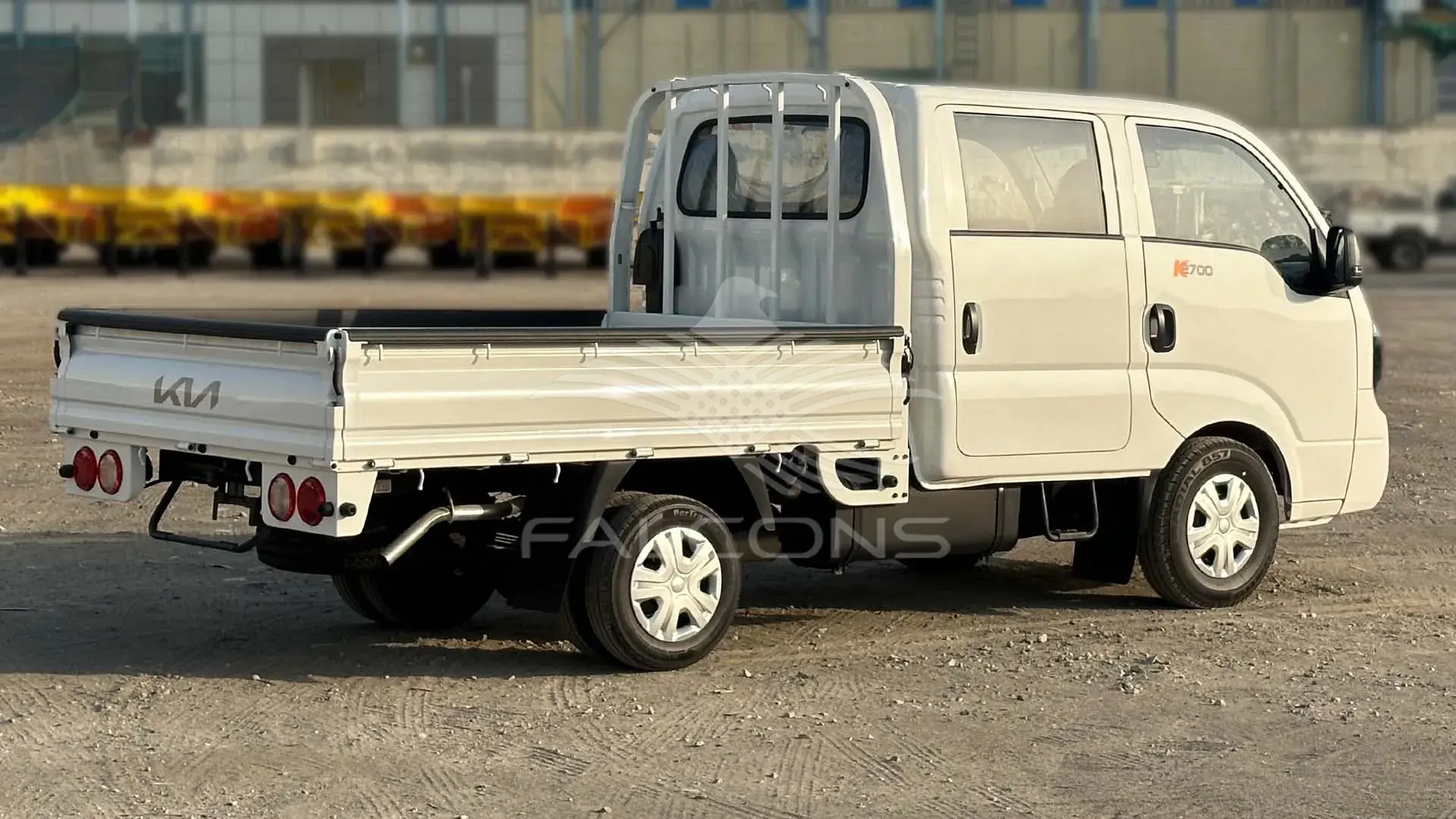 2.7L DOUBLE CABIN D MT - Image 4