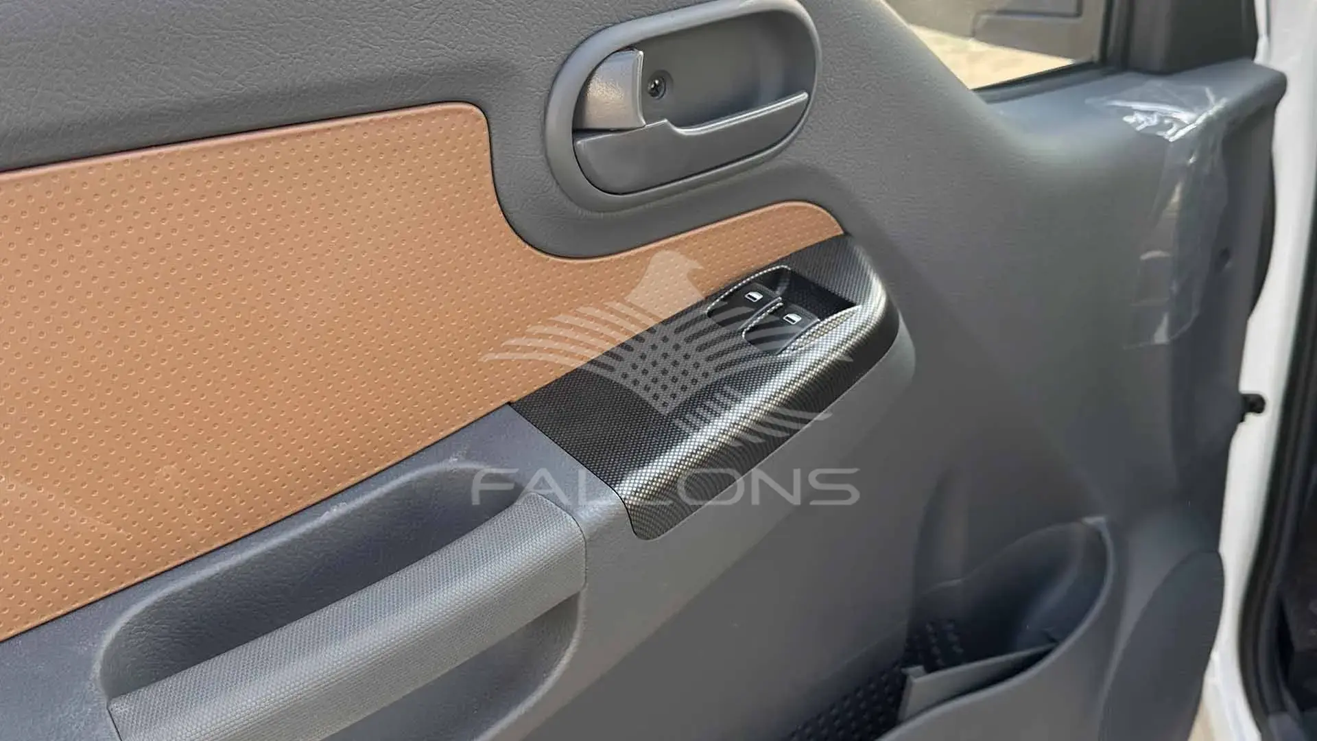 2.7L DOUBLE CABIN D MT - Image 12