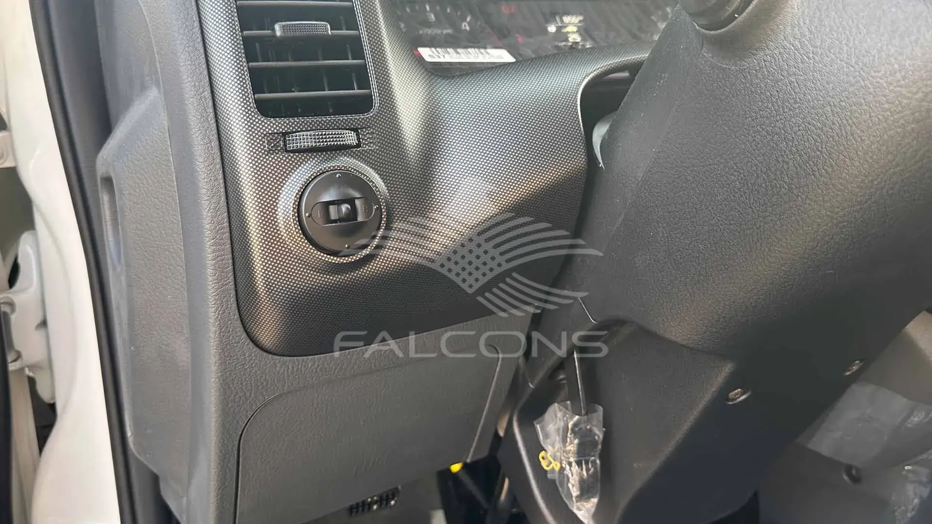 2.7L DOUBLE CABIN D MT - Image 13