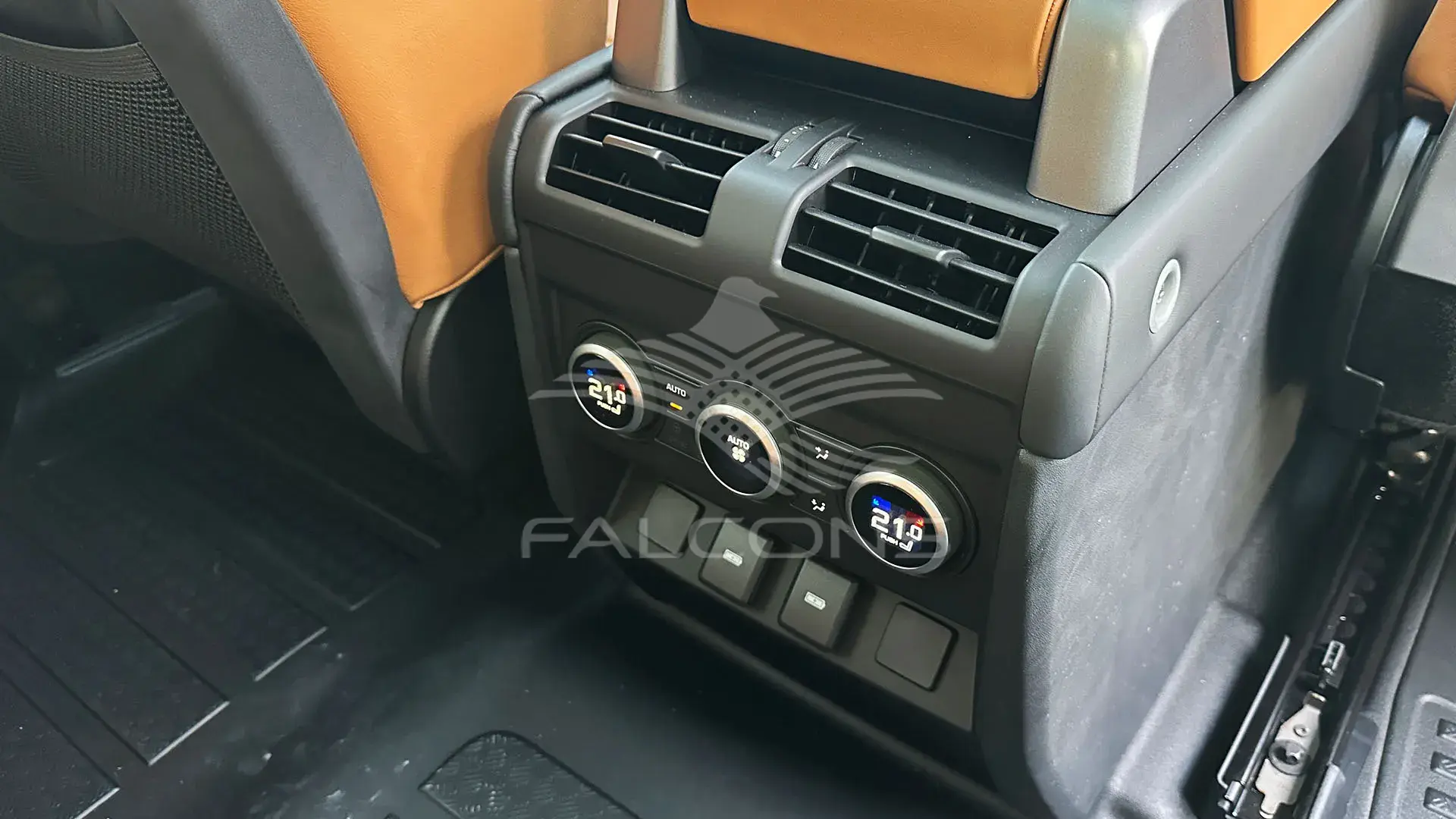 3.0L 90 P400 HSE AWD AT - Image 15