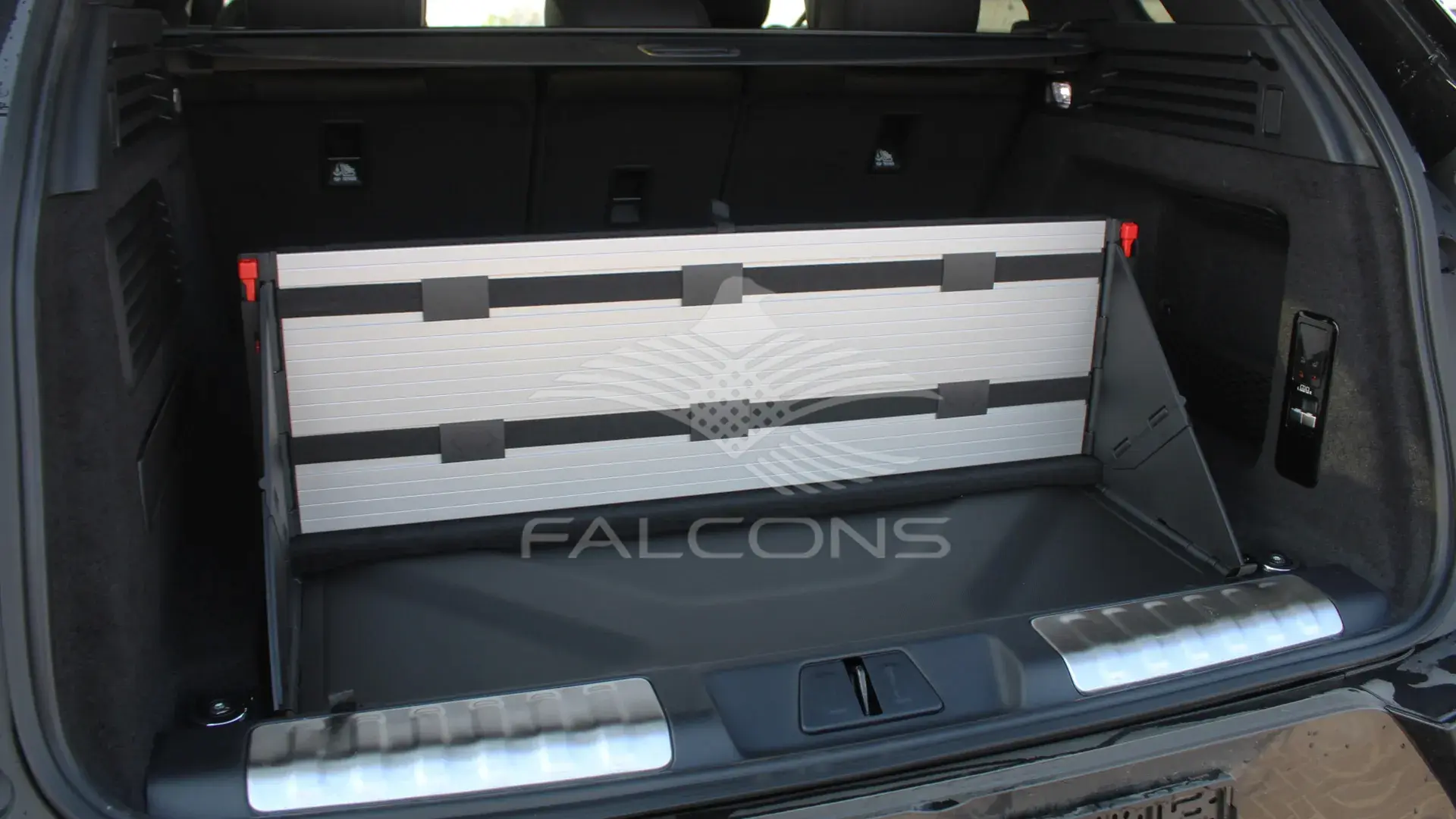 3.0L Sport Petrol P400 Autobiography AT - Image 12