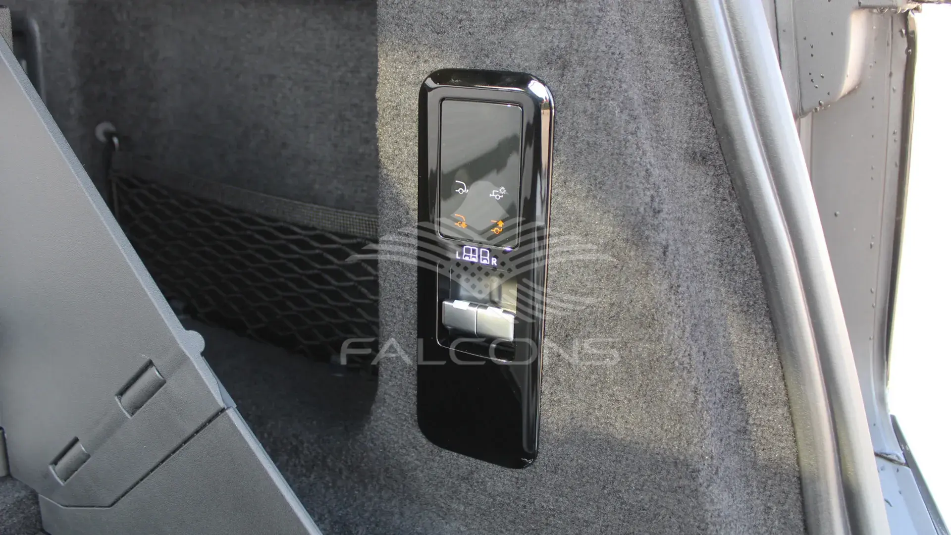 3.0L Sport Petrol P400 Autobiography AT - Image 13
