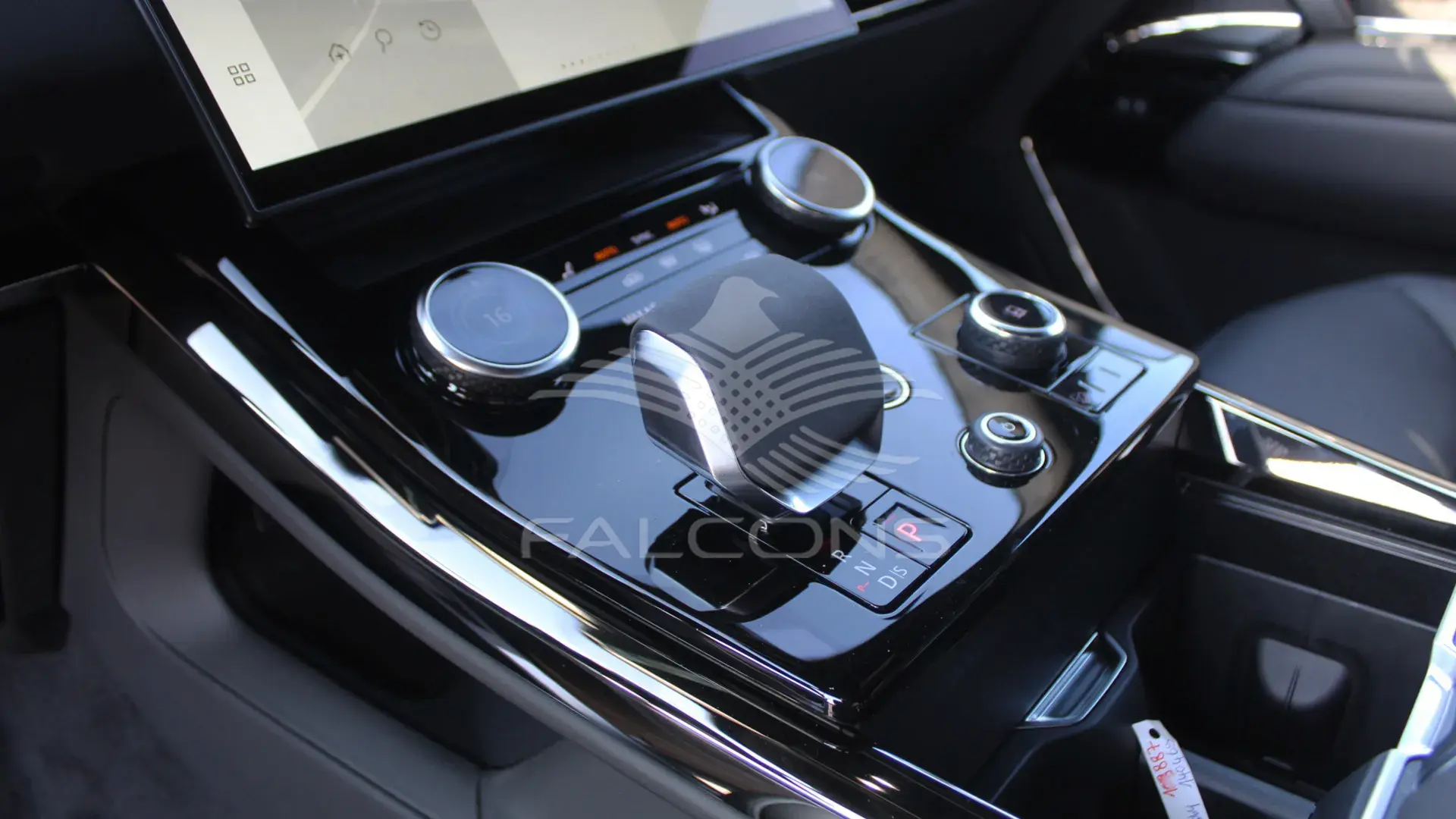 3.0L Sport Petrol P400 Autobiography AT - Image 19