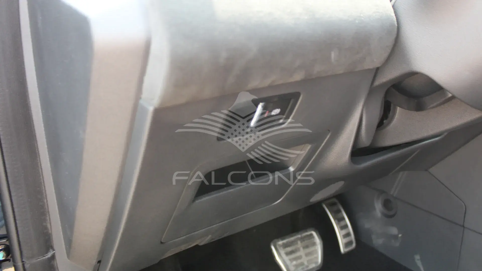 1.6L L4 5Seater AT - Image 16