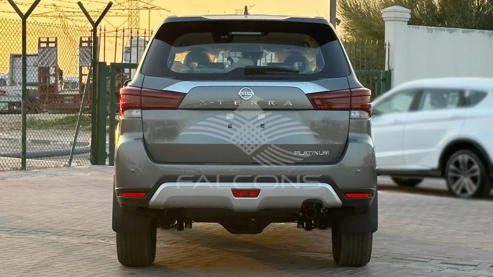 2.5L 4WD P 7S PLATINUM AT - Image 3