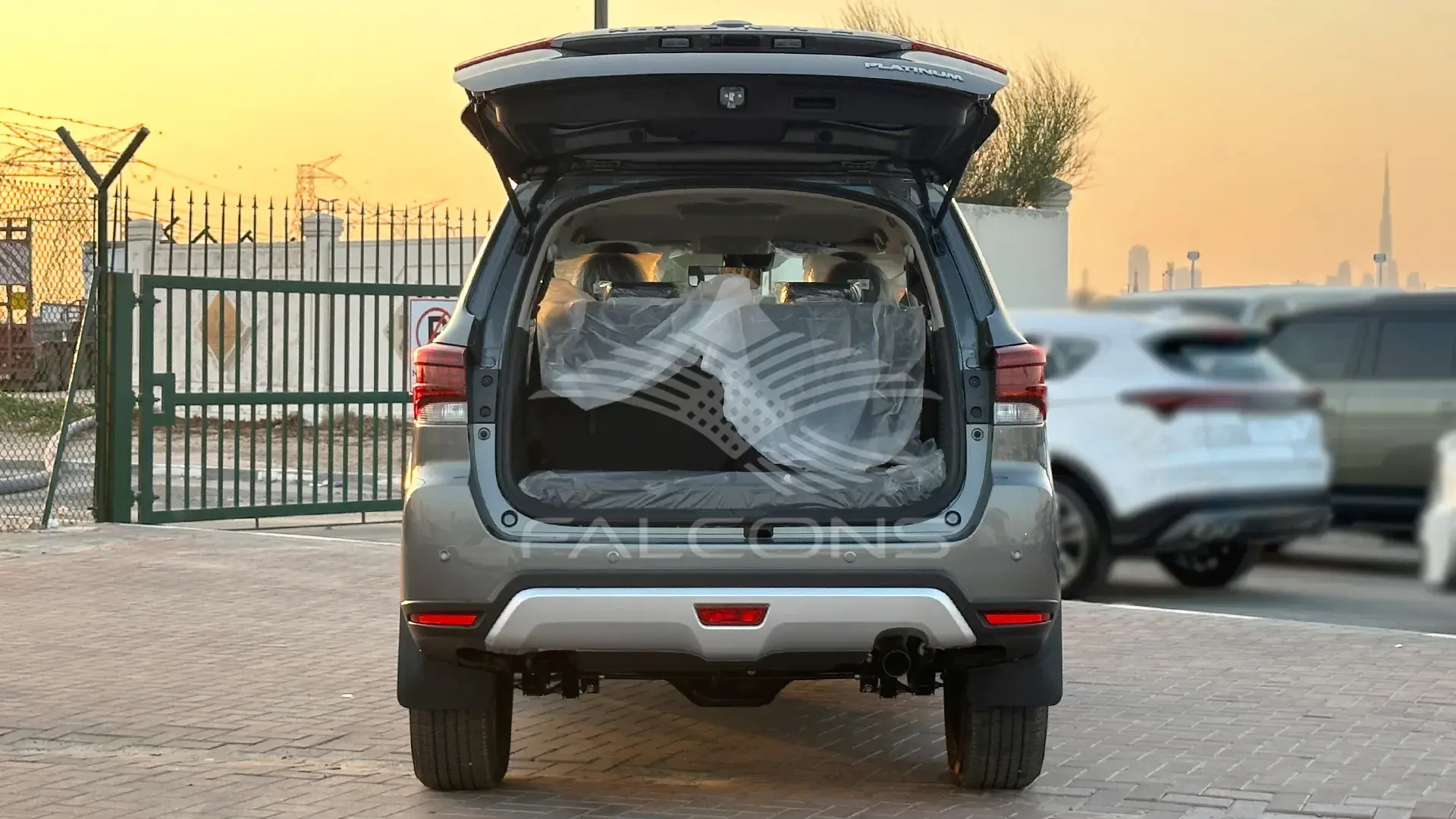 2.5L 4WD P 7S PLATINUM AT - Image 7