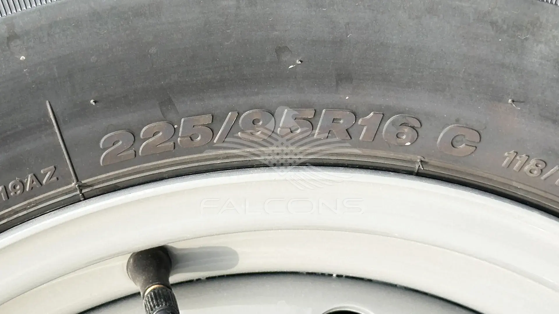 4.2L STD 10 STR DSL WITH ABS & AIRBAG MT - Image 8