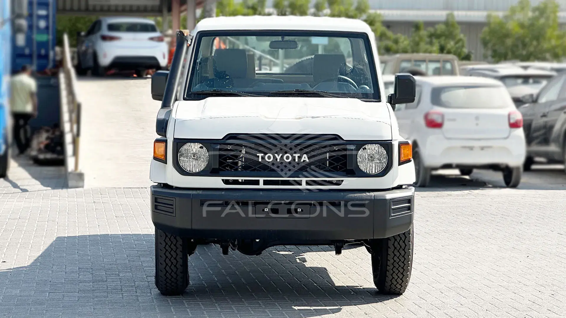 4.2L SC 3STR DSL 2 AIRBAG & ABS MT - Image 6