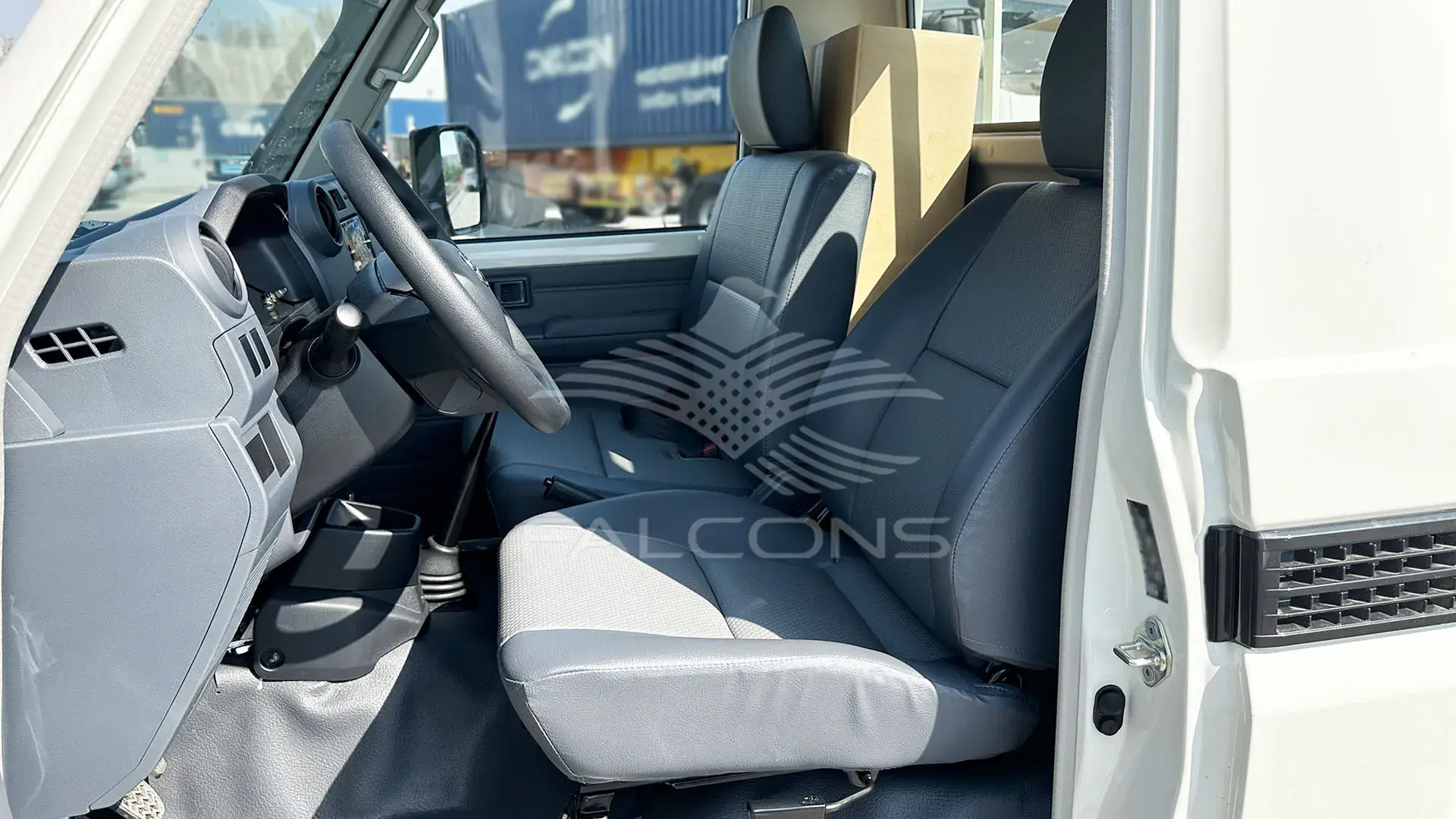 4.2L SC 3STR DSL 2 AIRBAG & ABS MT - Image 9