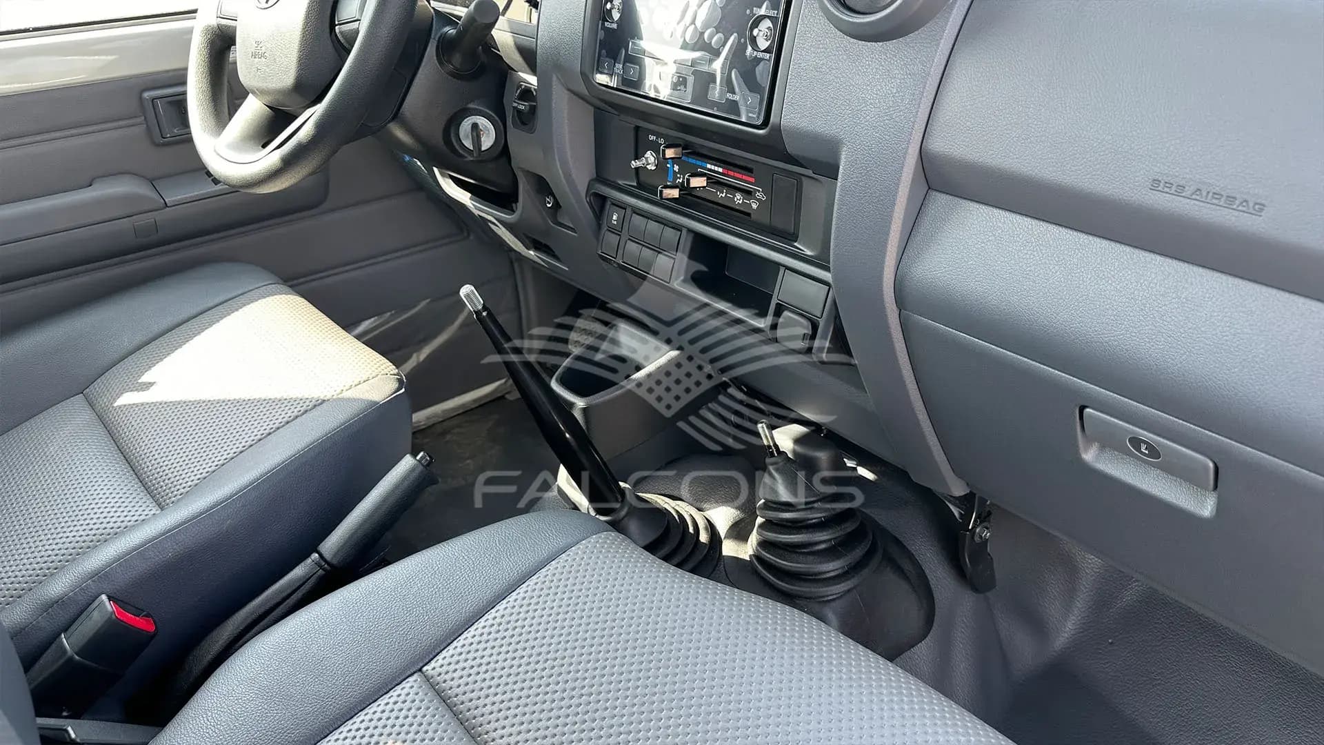 4.2L SC 3STR DSL 2 AIRBAG & ABS MT - Image 13