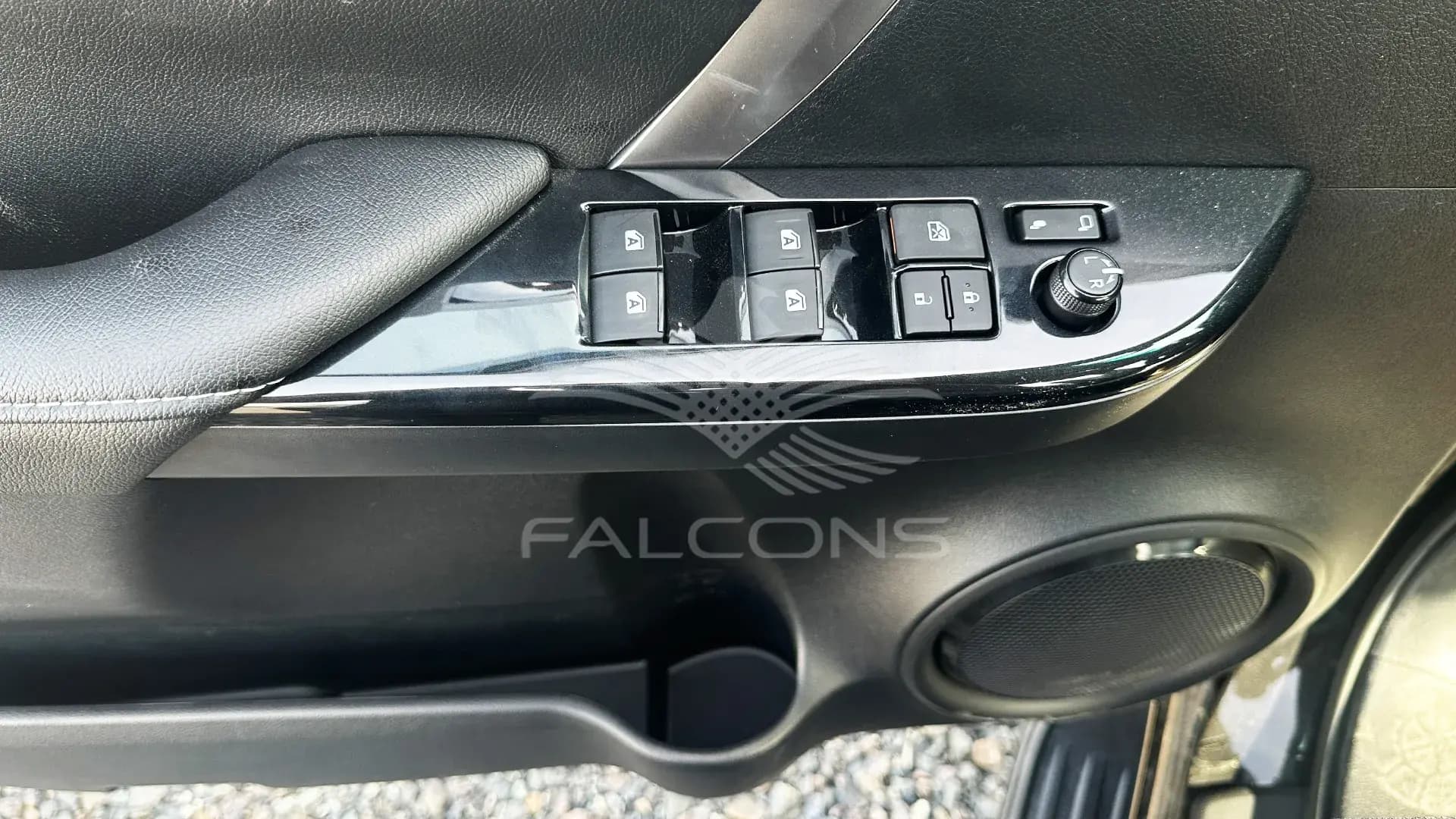2.8L EXECUTIVE 4X4 Turbo ABS Airbags AT - Image 12