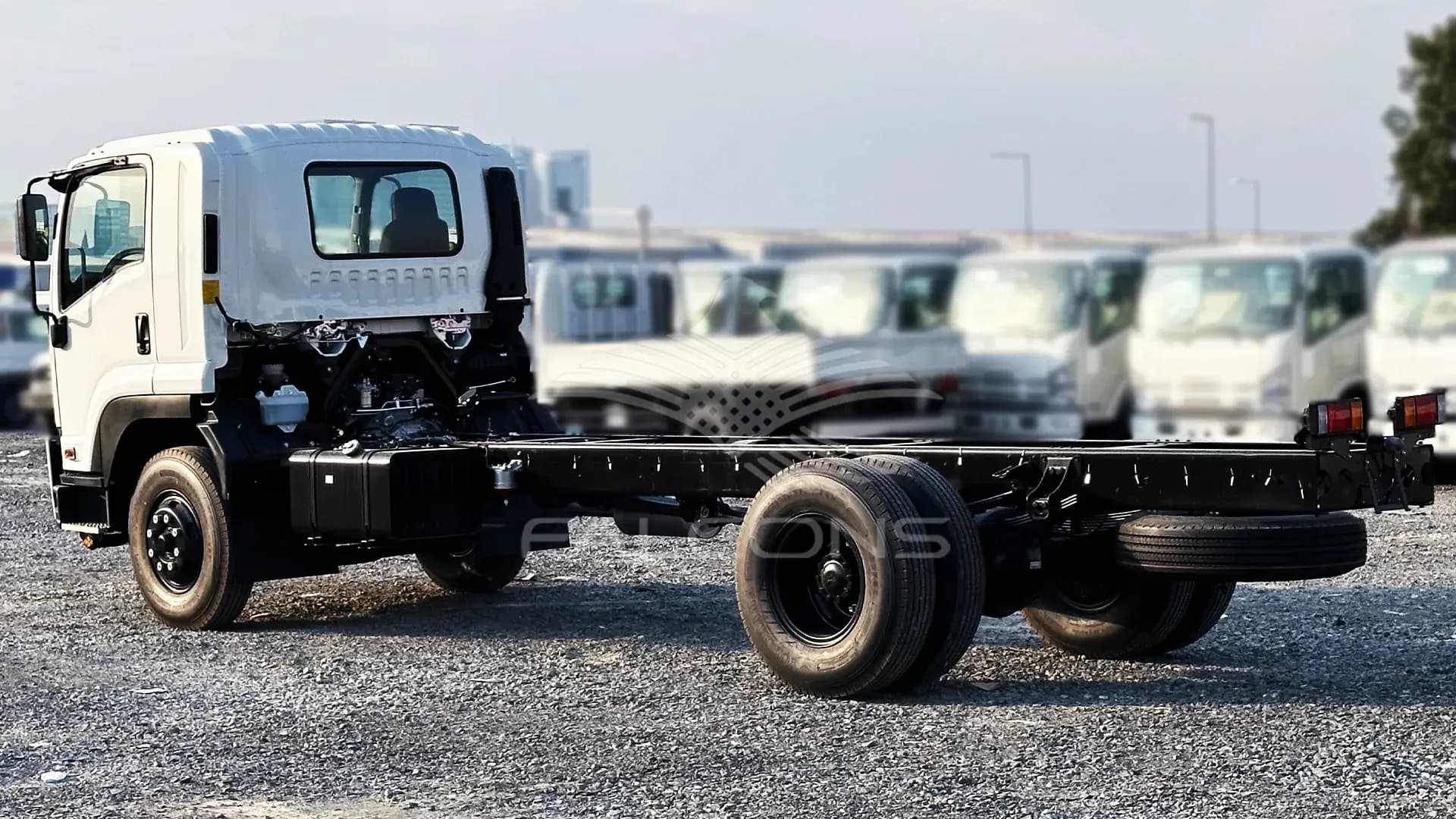 8.0L 33P CAB Chassis MT - Image 2