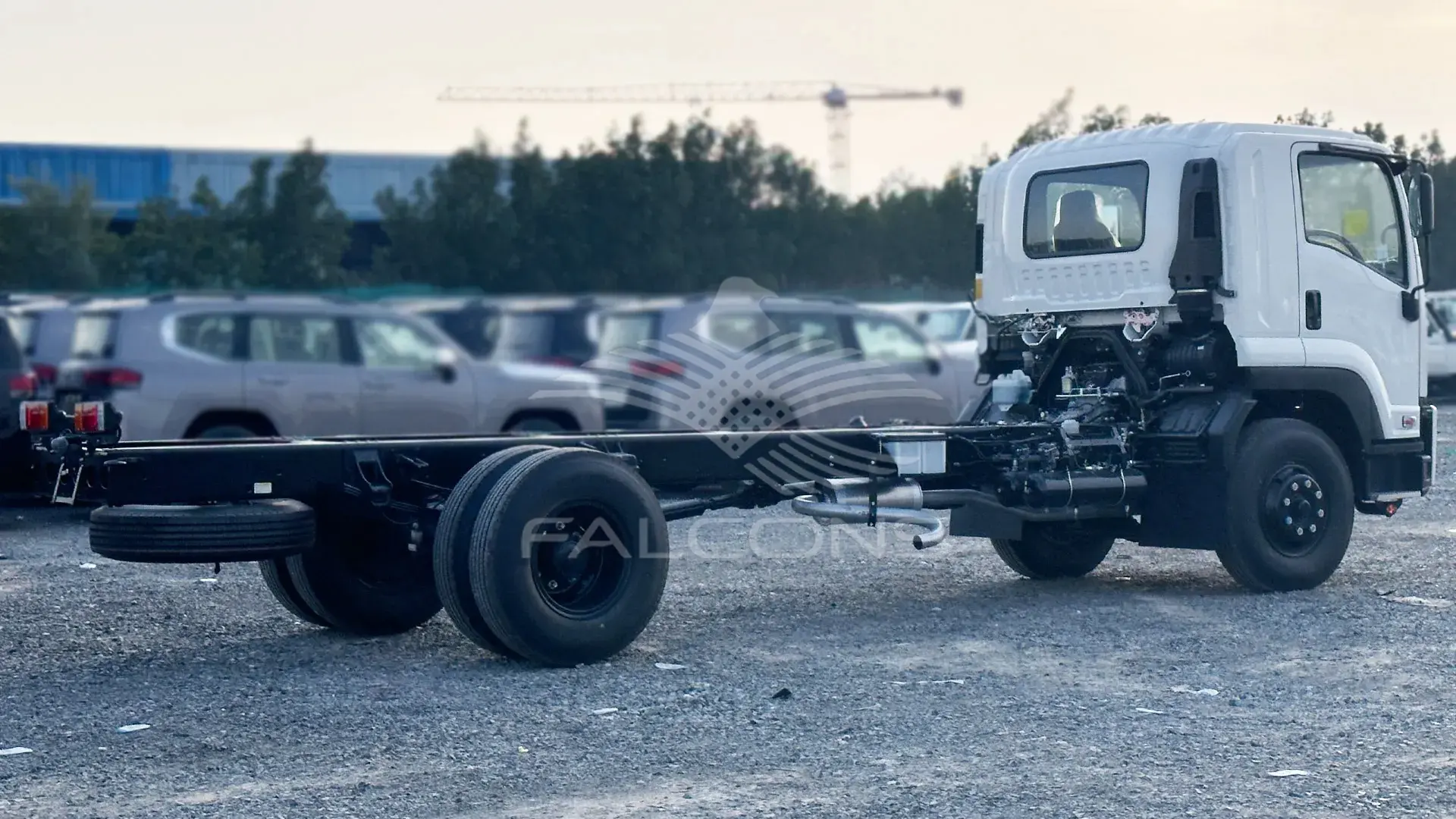 8.0L 33P CAB Chassis MT - Image 4