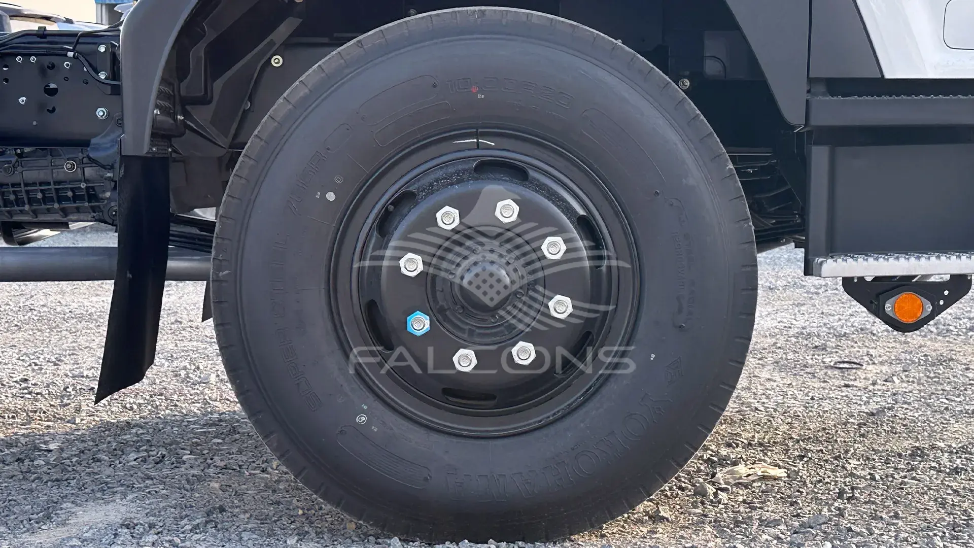 8.0L 33P CAB Chassis MT - Image 7