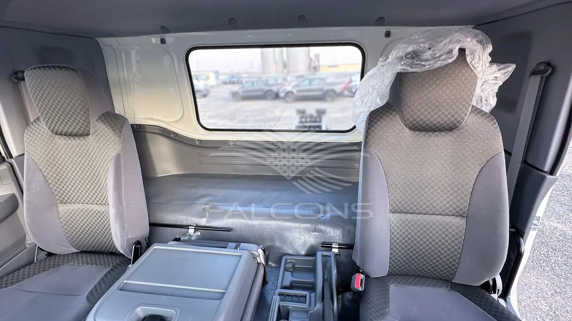 8.0L 33P CAB Chassis MT - Image 10