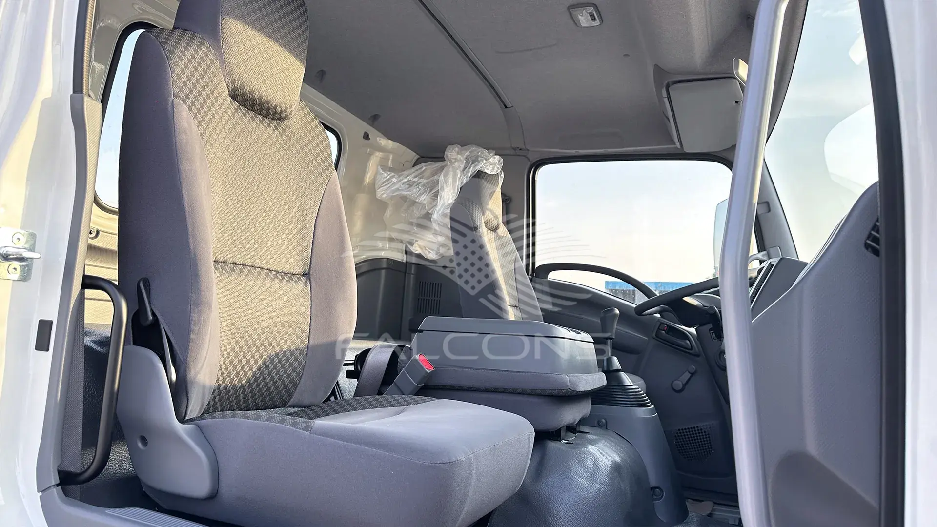 8.0L 33P CAB Chassis MT - Image 11