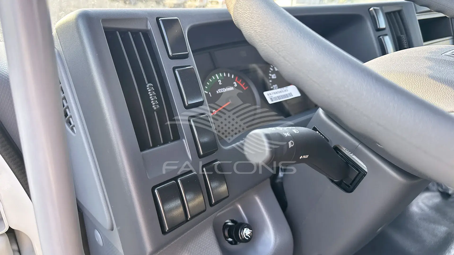 8.0L 33P CAB Chassis MT - Image 13