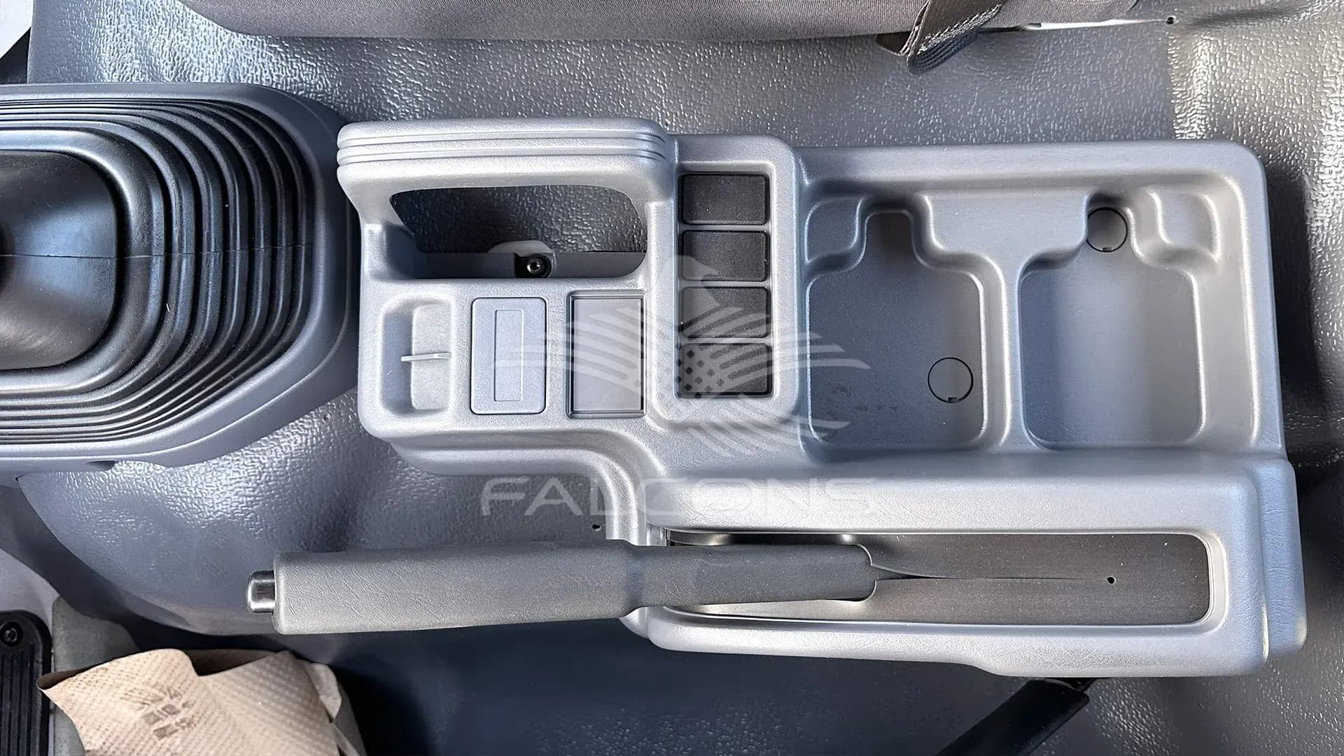 8.0L 33P CAB Chassis MT - Image 14