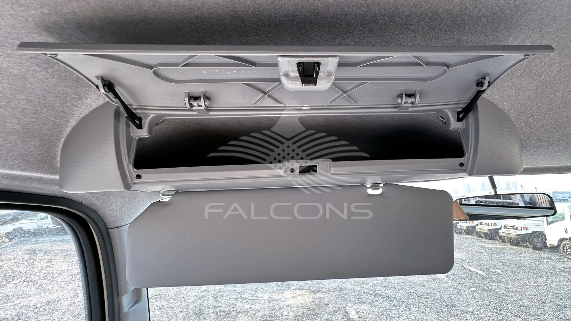 8.0L 33P CAB Chassis MT - Image 15