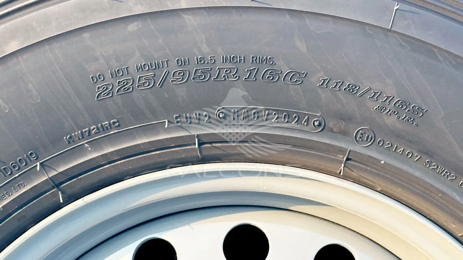 4.2L 6STR DSL DC ABS & AIRBAG MT - Image 8