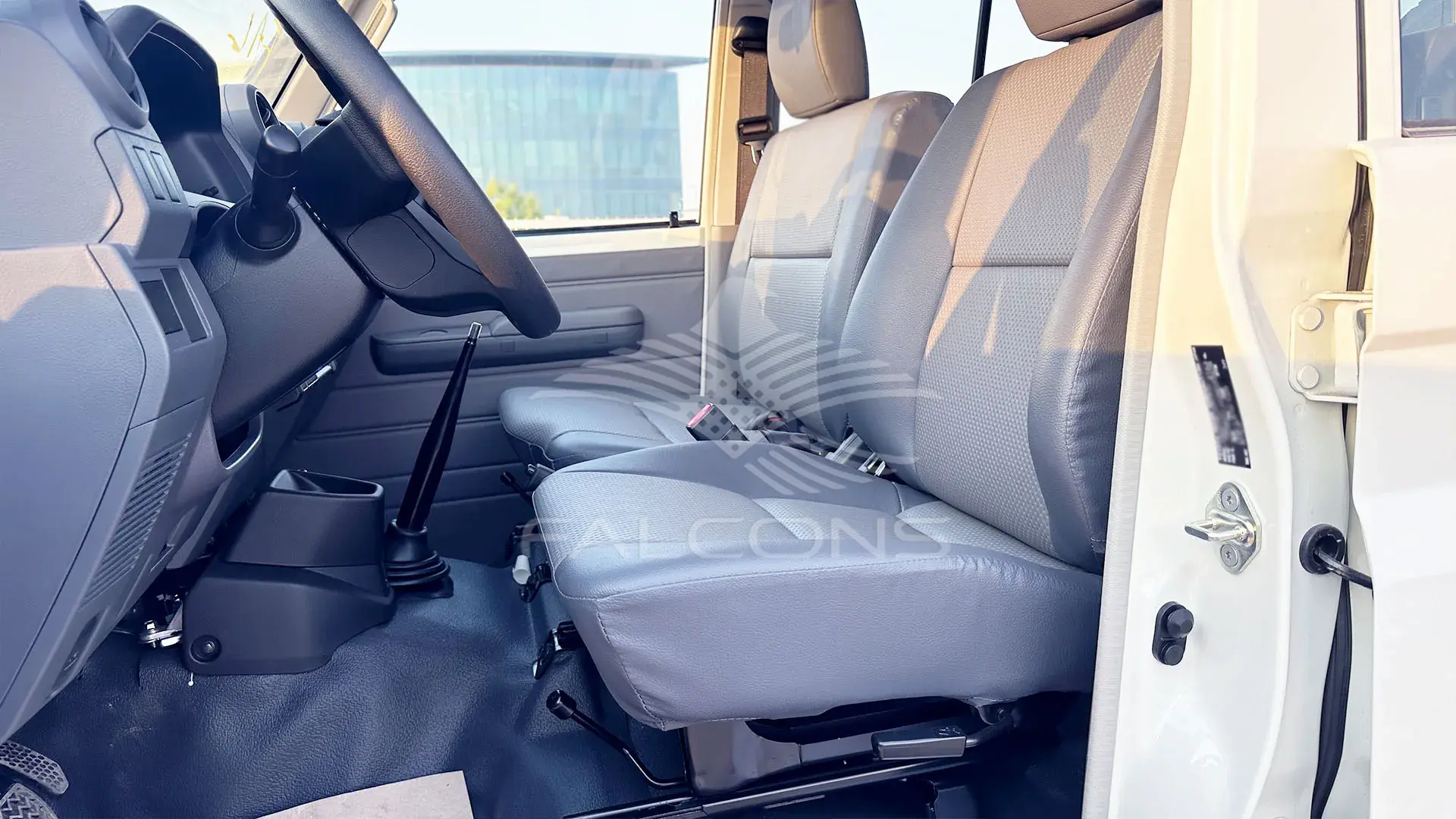 4.2L 6STR DSL DC ABS & AIRBAG MT - Image 9