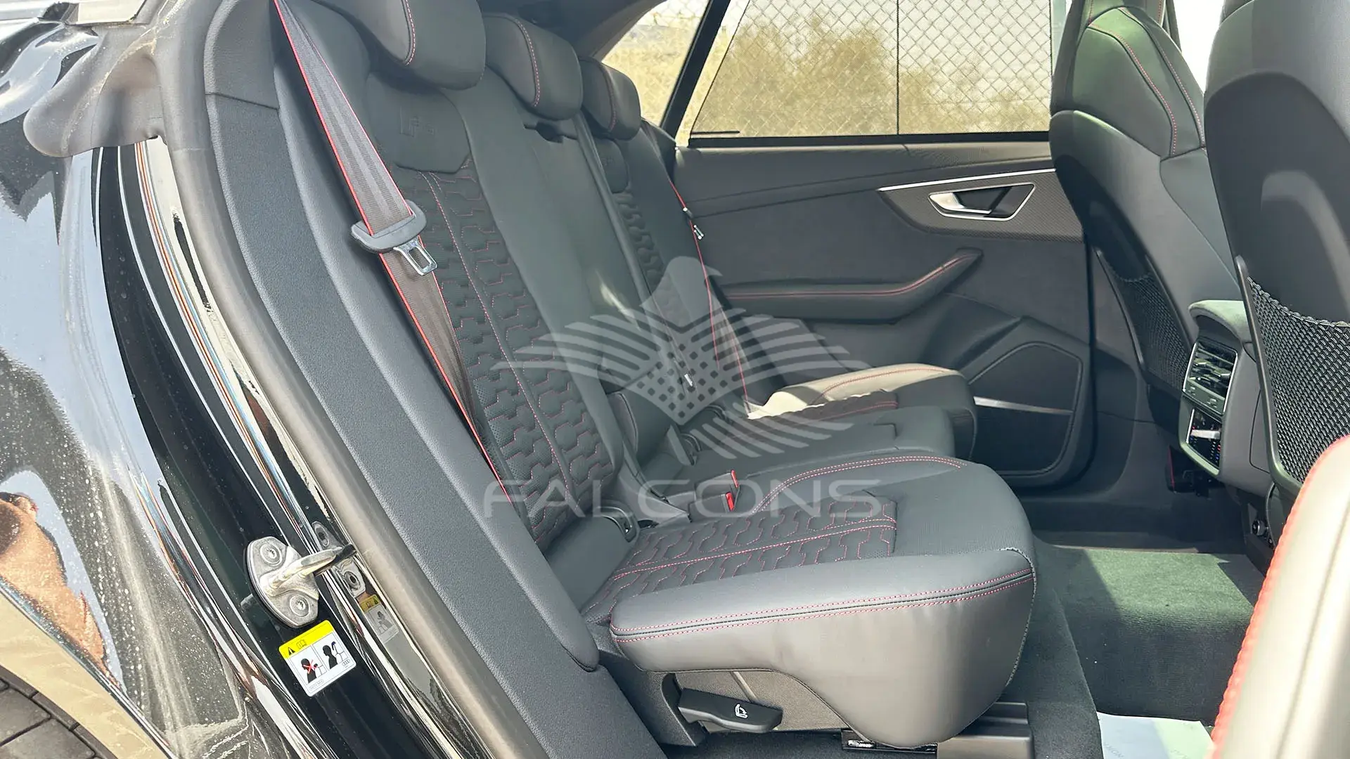 4.0L RS V8 AT - Image 11