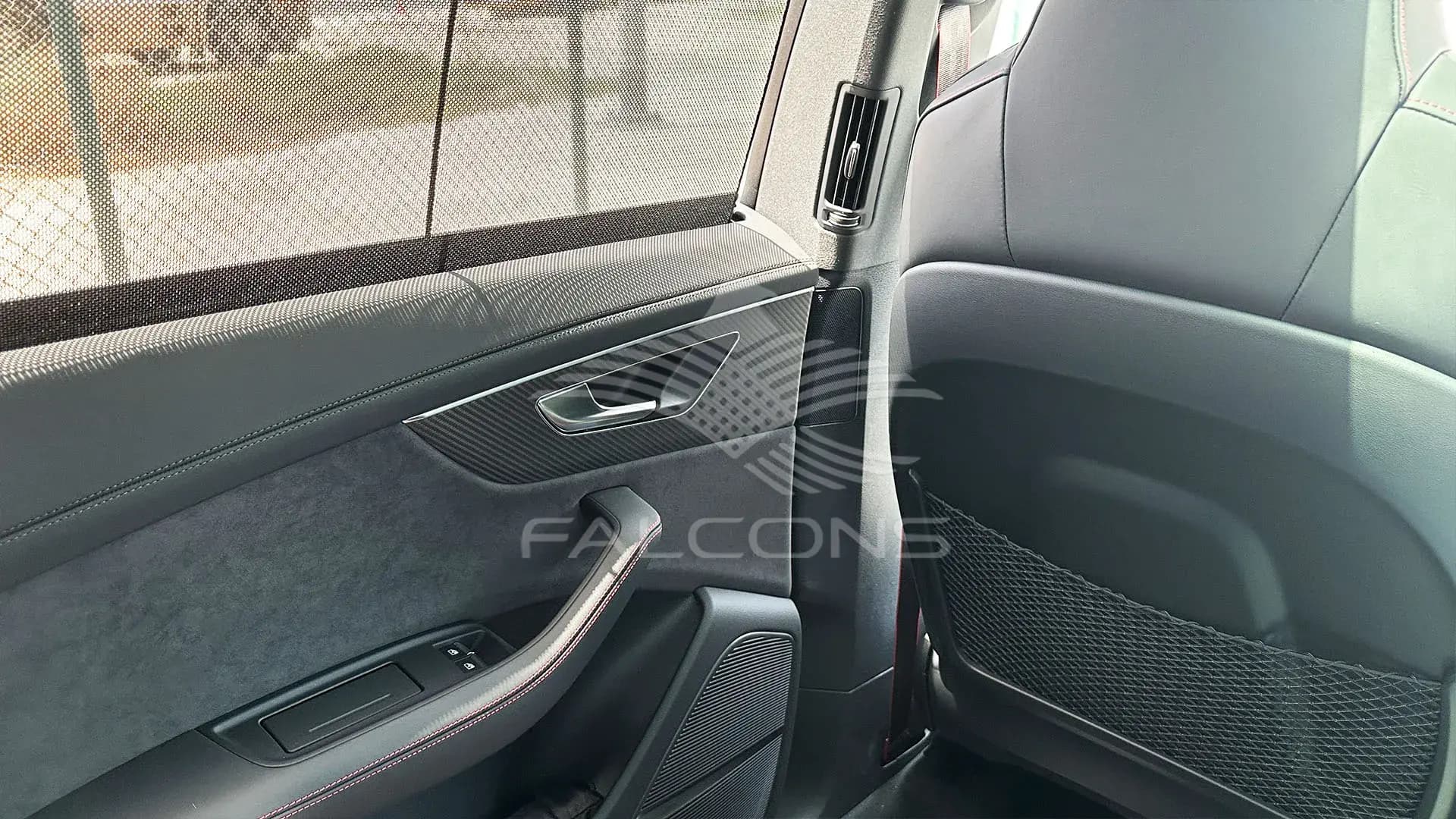4.0L RS V8 AT - Image 19