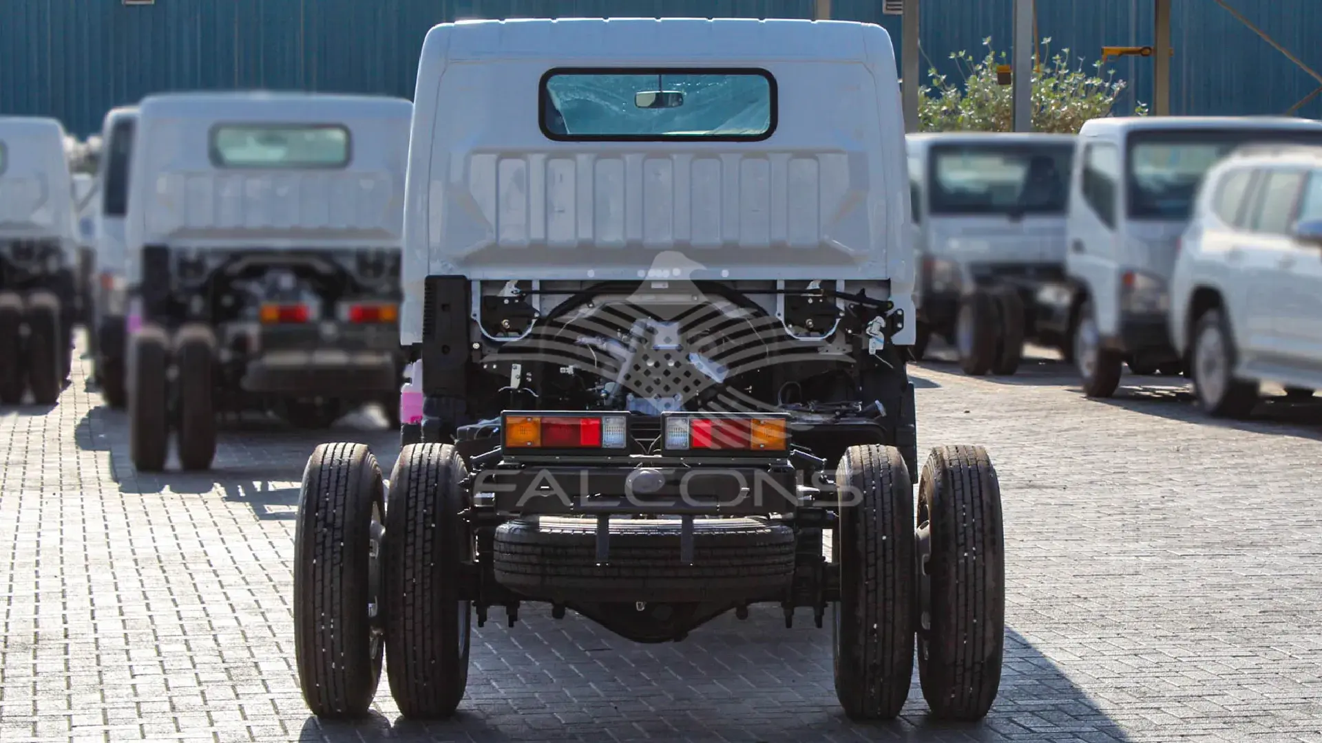 4.2L CHASSIS S.CAB 4x2 ABS MT - Image 3