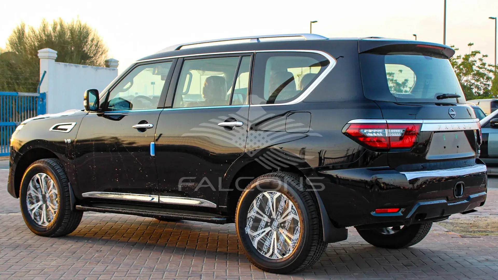 LE TITANIUM 5.6L V8 7AT - Image 2