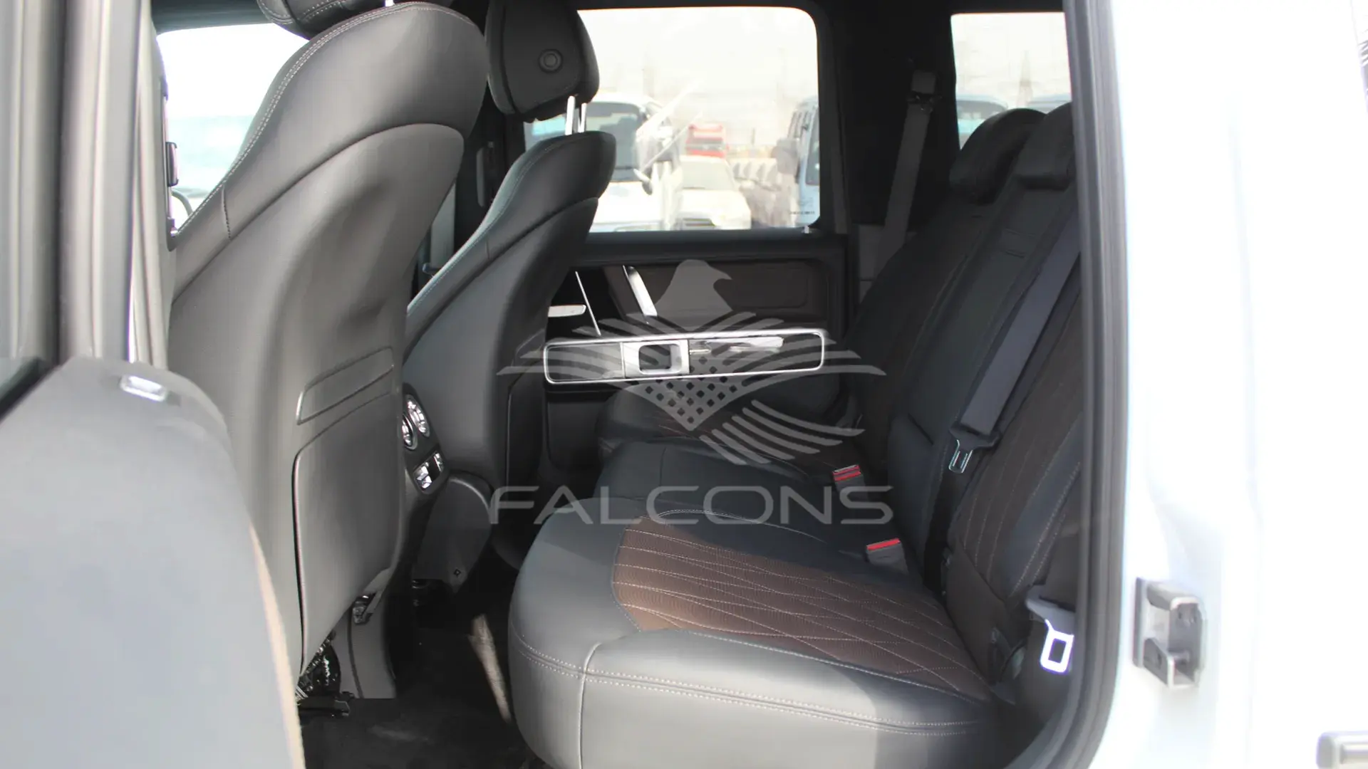4.0L V8 AT - Image 10
