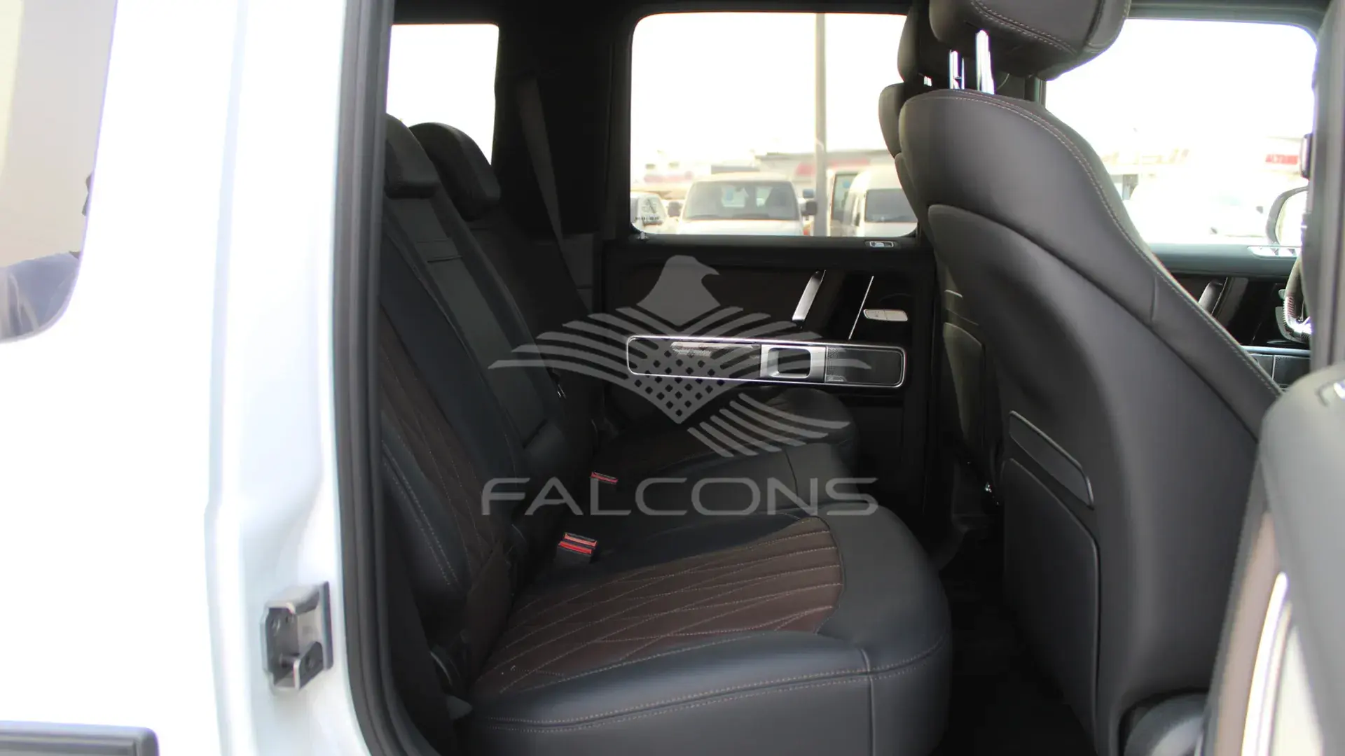4.0L V8 AT - Image 13